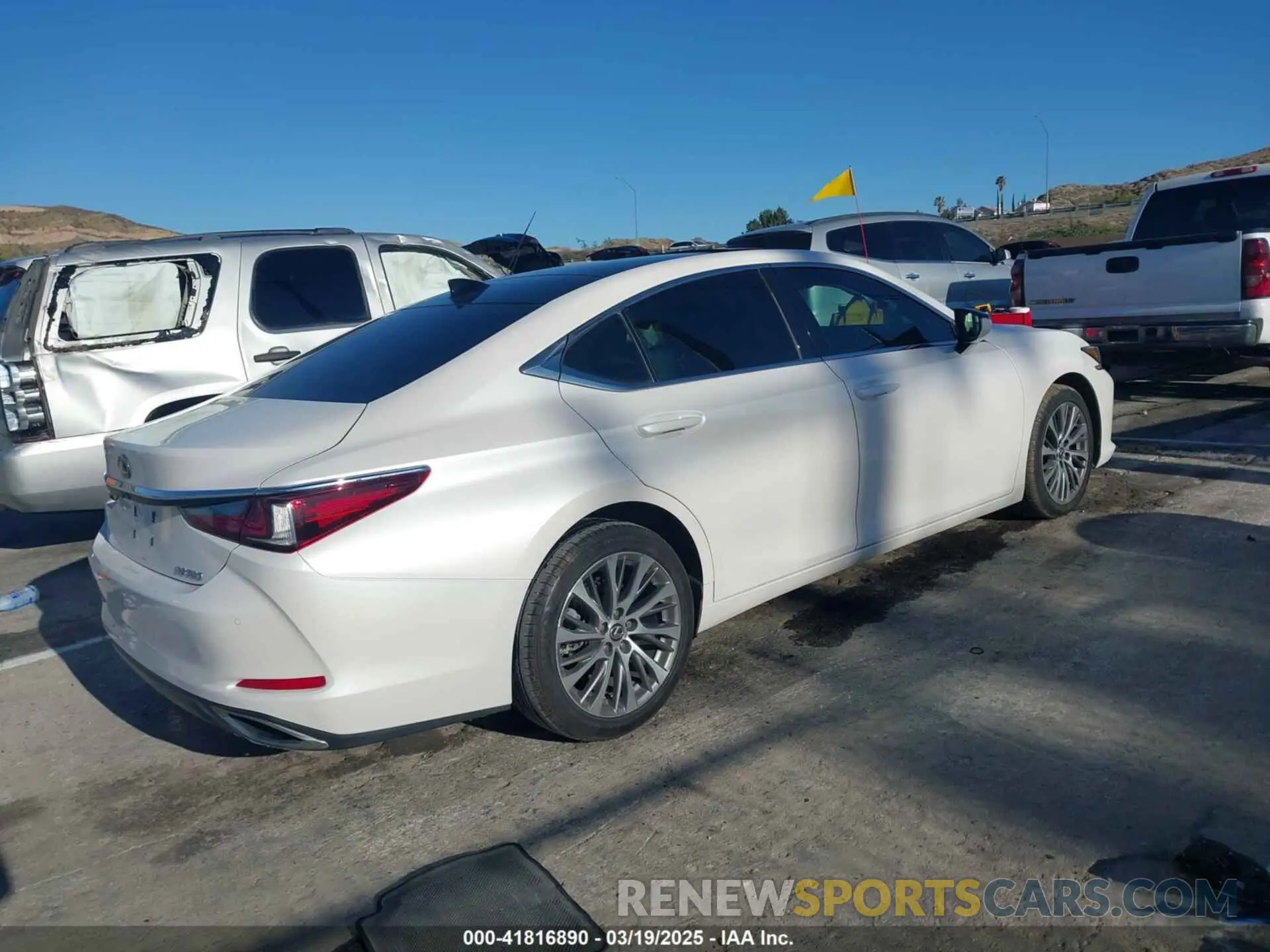 4 Photograph of a damaged car 58ABZ1B11KU019473 LEXUS ES 350 2019