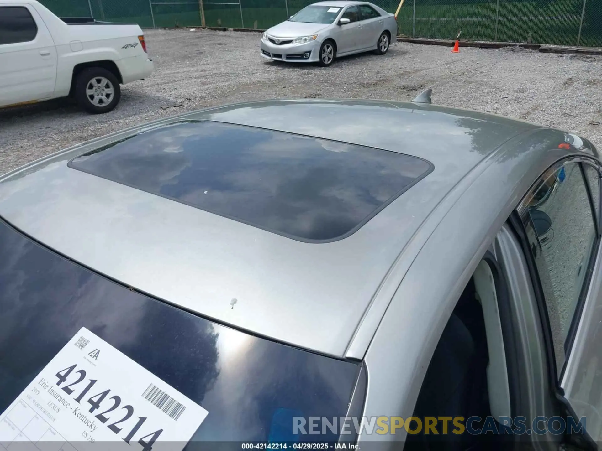17 Фотография поврежденного автомобиля 58ABZ1B13KU015358 LEXUS ES 350 2019