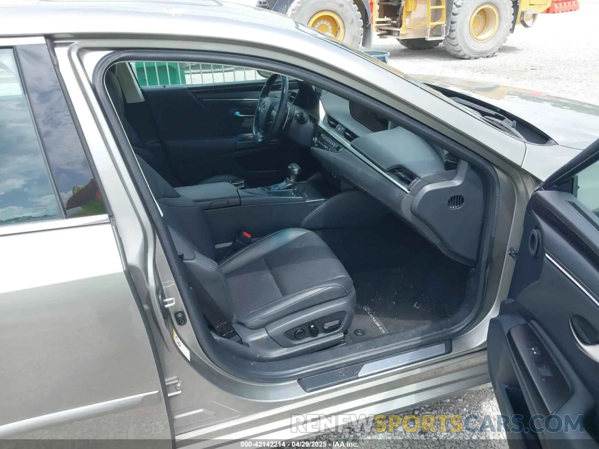 5 Фотография поврежденного автомобиля 58ABZ1B13KU015358 LEXUS ES 350 2019