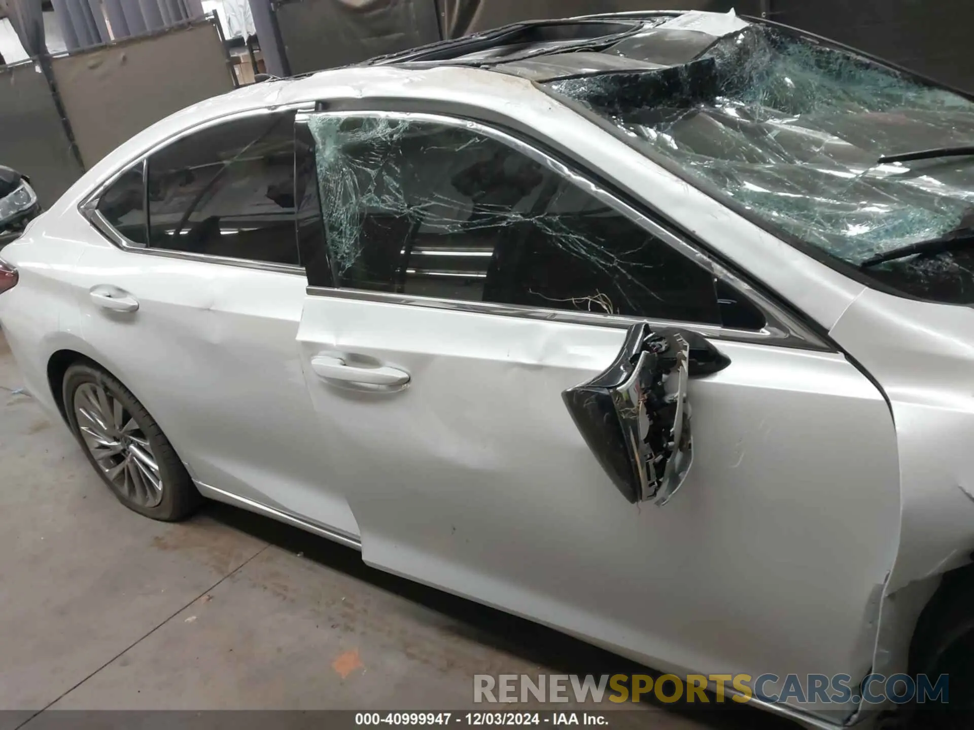 13 Photograph of a damaged car 58ABZ1B13KU017966 LEXUS ES 350 2019