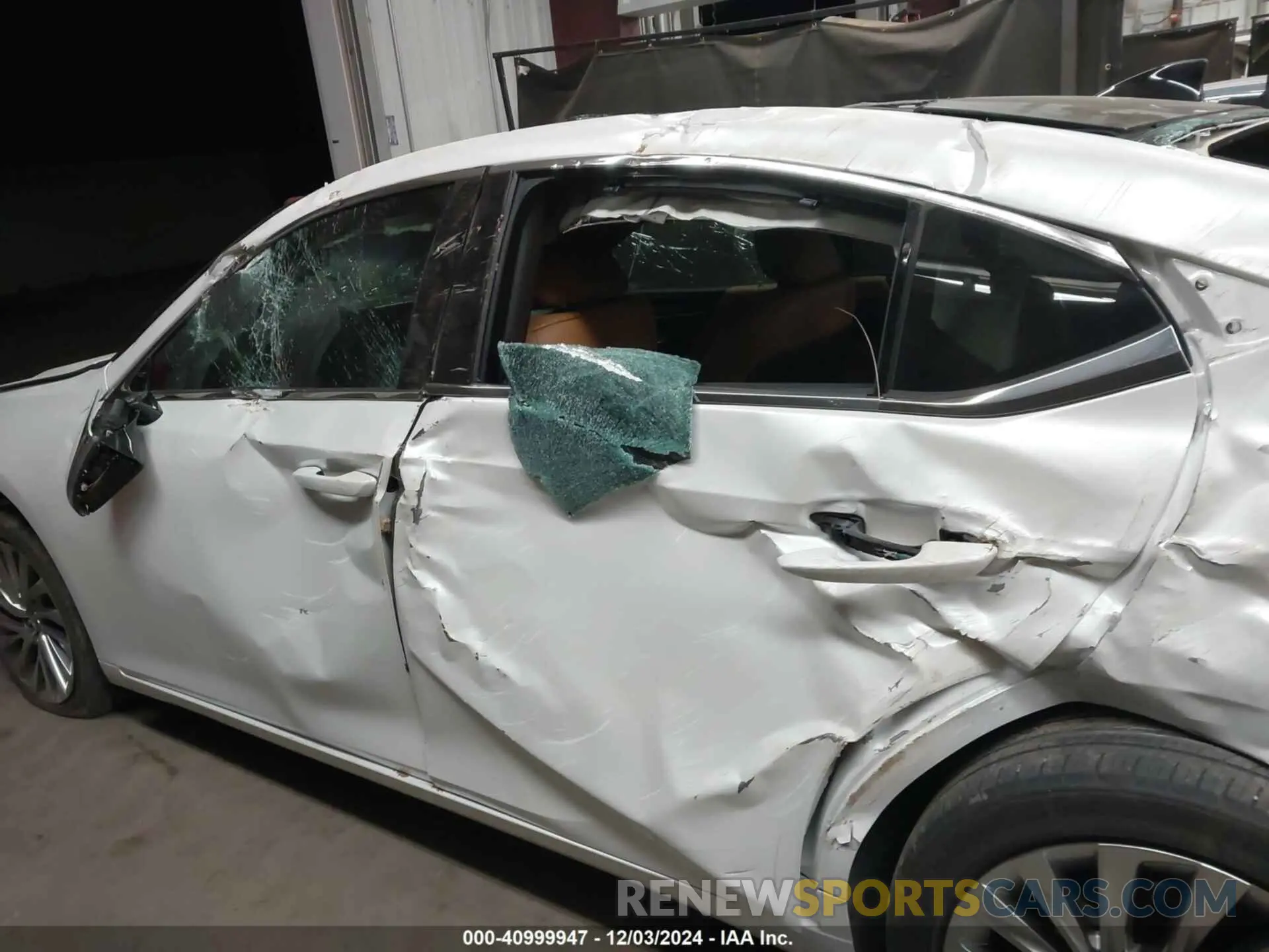 14 Photograph of a damaged car 58ABZ1B13KU017966 LEXUS ES 350 2019
