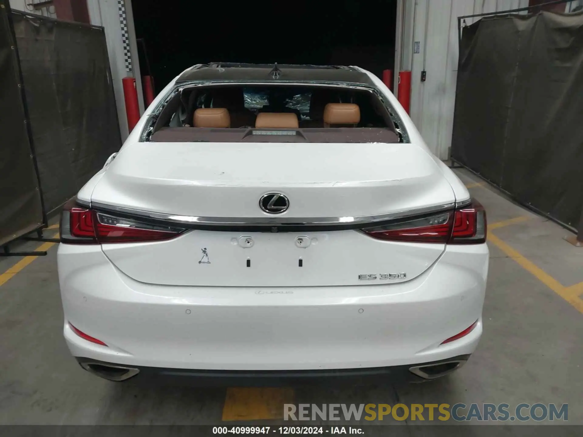 16 Photograph of a damaged car 58ABZ1B13KU017966 LEXUS ES 350 2019