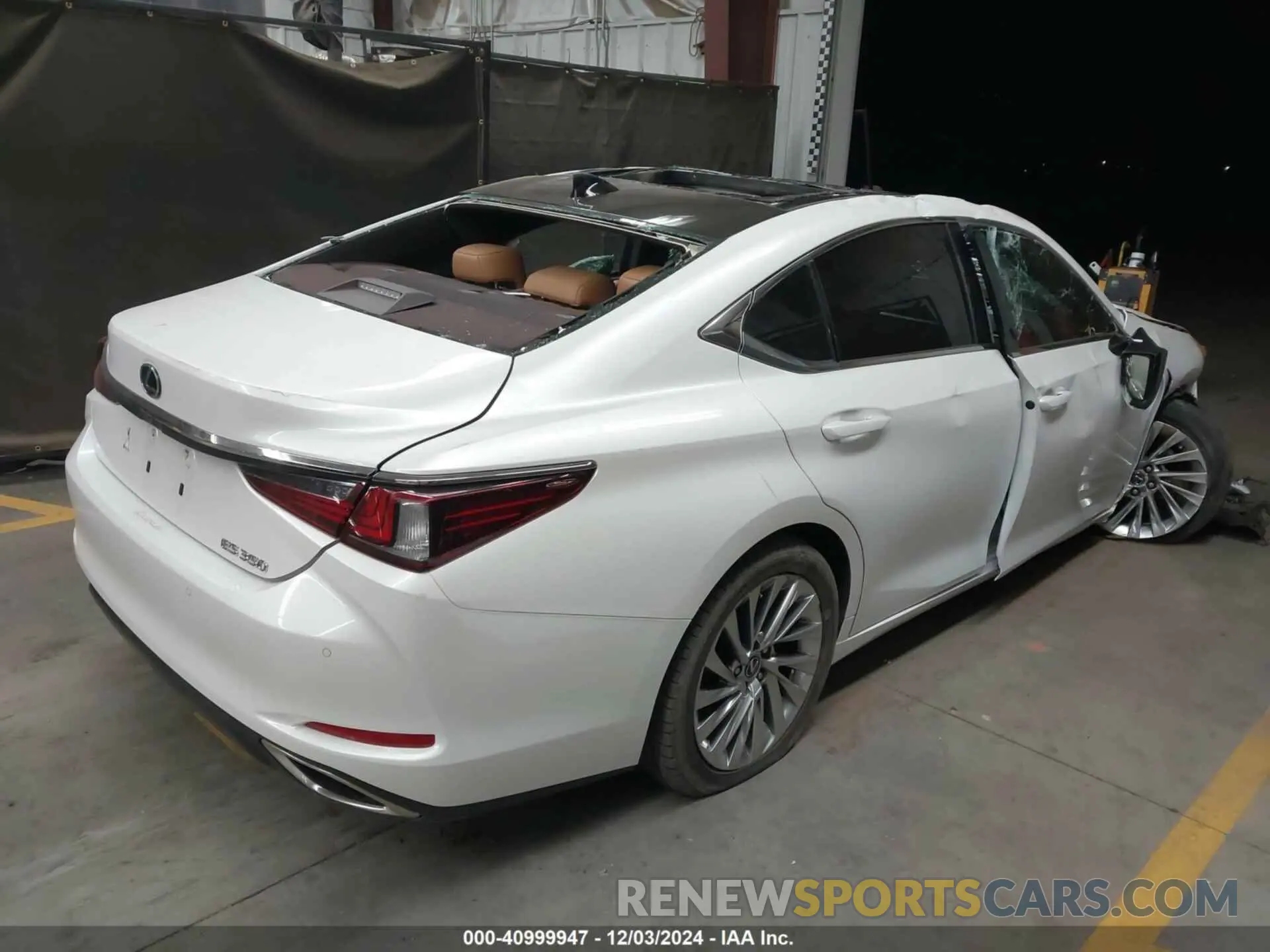 4 Photograph of a damaged car 58ABZ1B13KU017966 LEXUS ES 350 2019