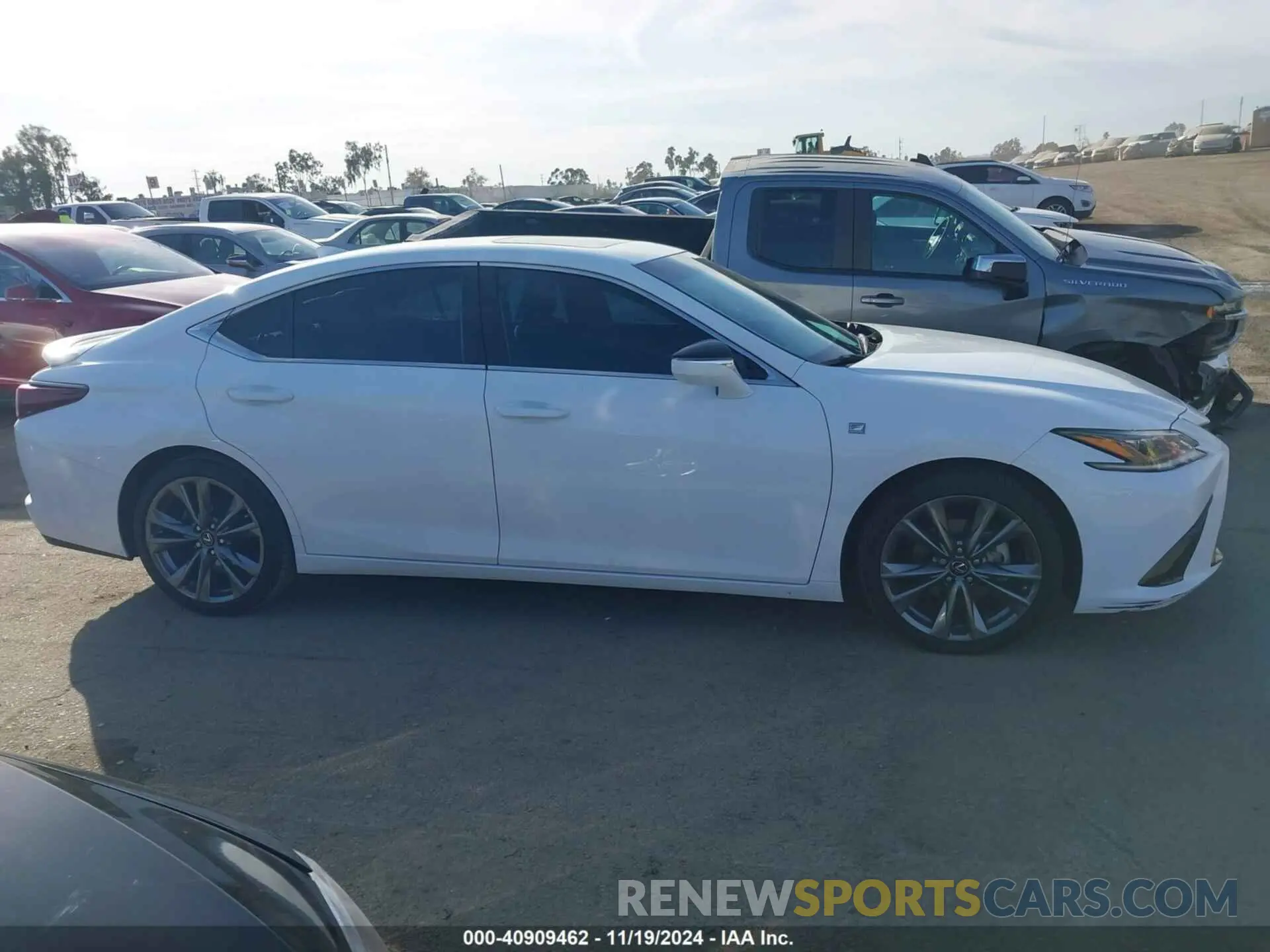 13 Фотография поврежденного автомобиля 58ABZ1B14KU023730 LEXUS ES 350 2019