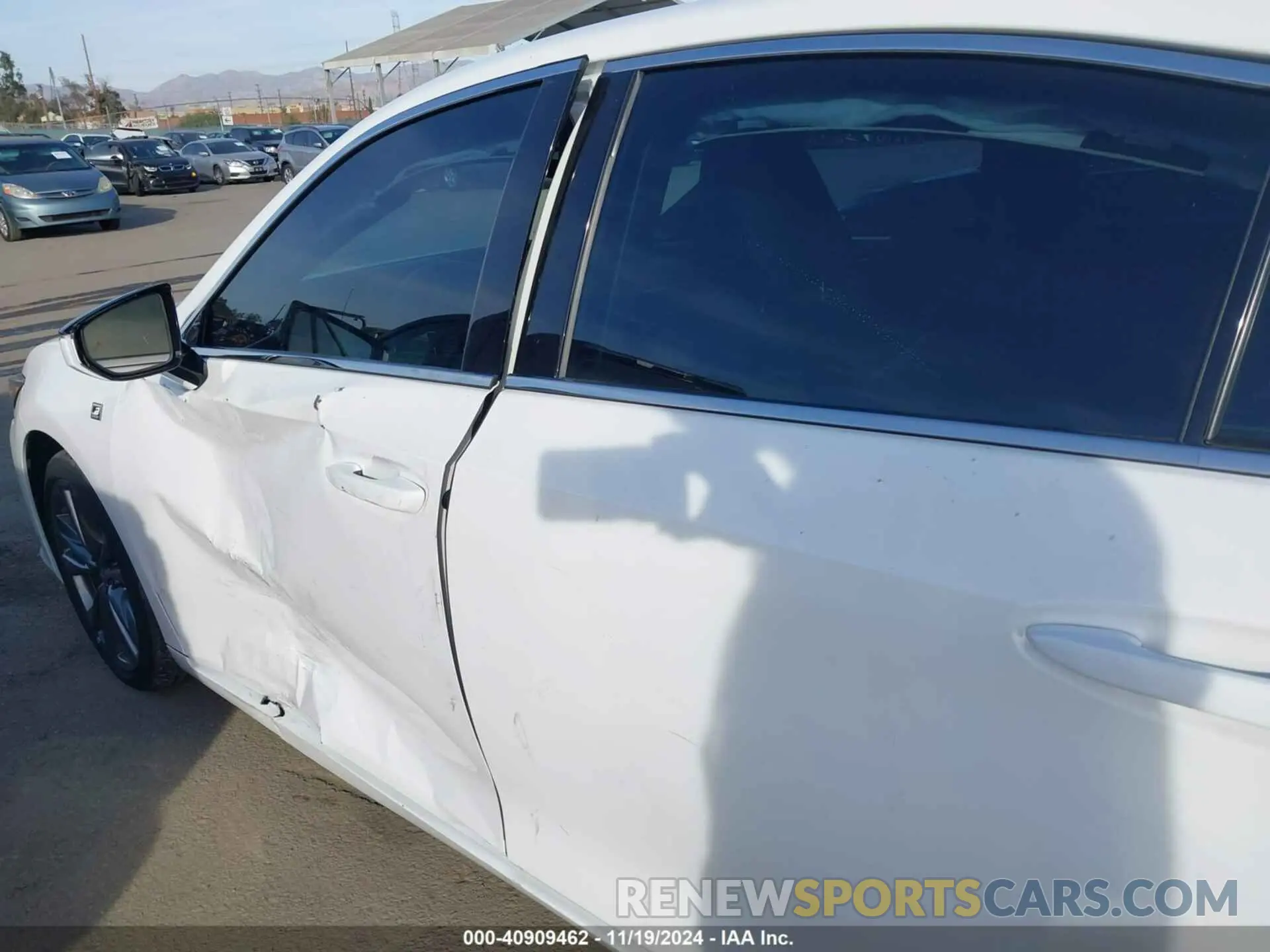 17 Фотография поврежденного автомобиля 58ABZ1B14KU023730 LEXUS ES 350 2019