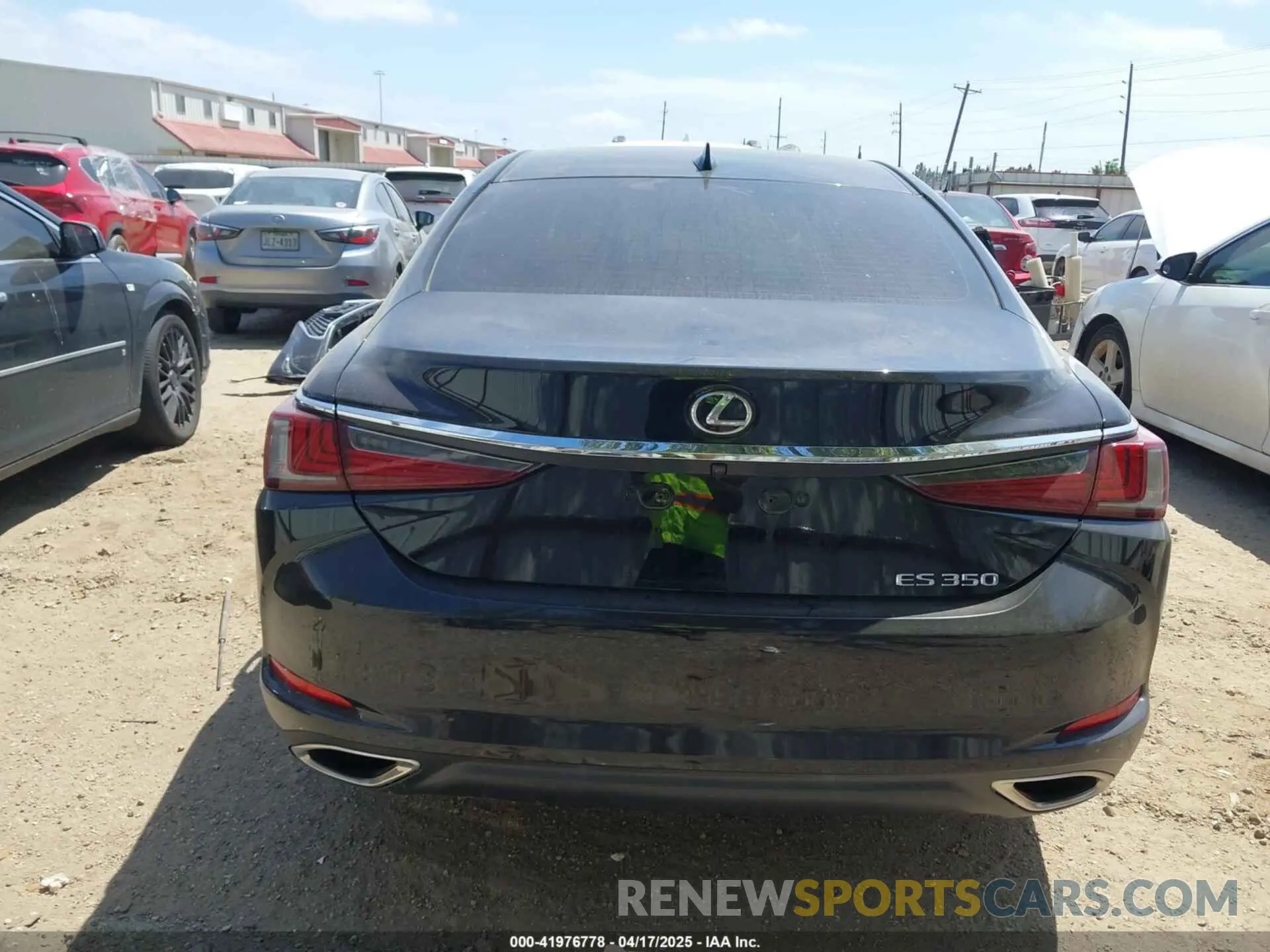 17 Photograph of a damaged car 58ABZ1B16KU011093 LEXUS ES 350 2019