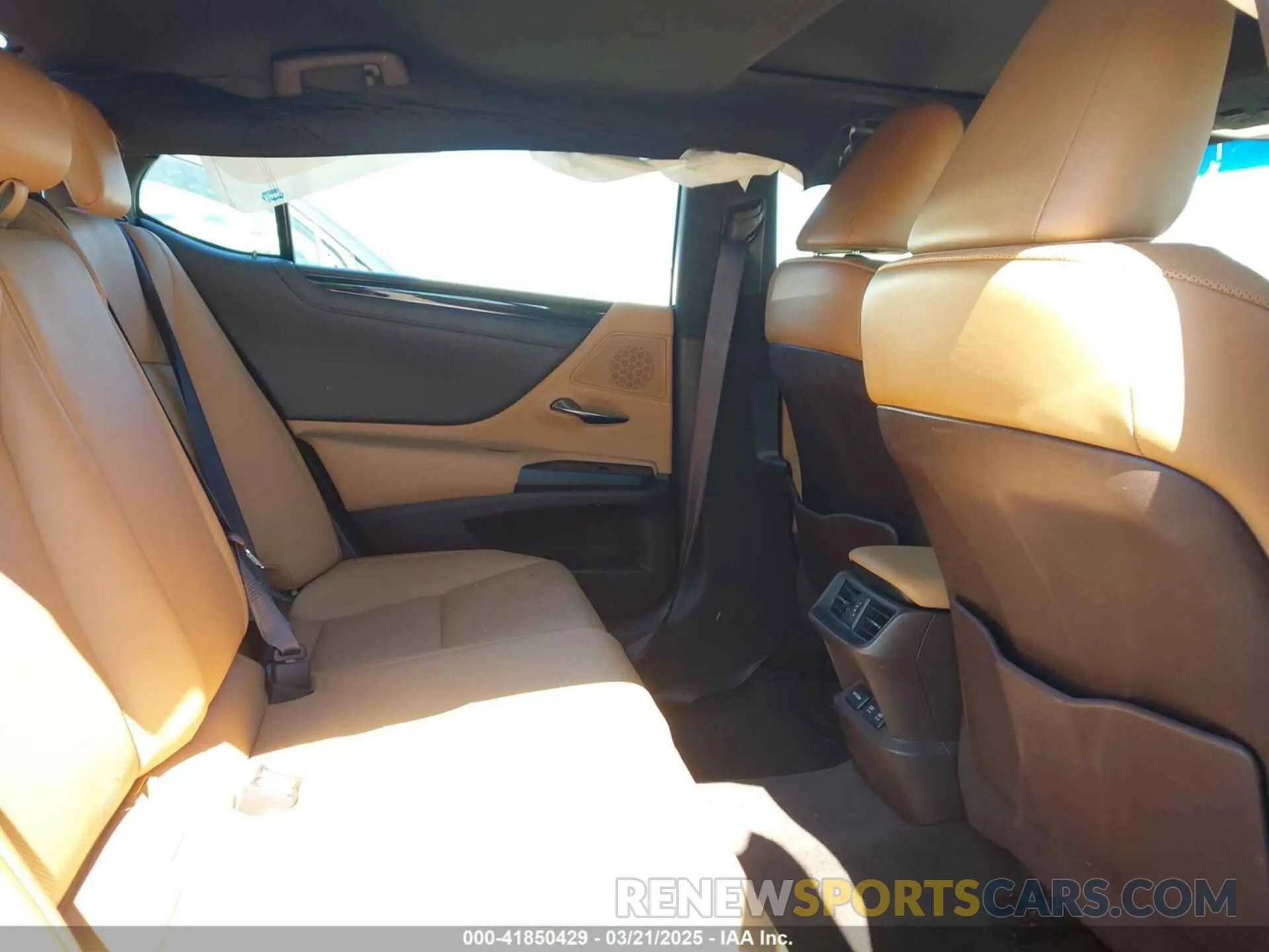 8 Фотография поврежденного автомобиля 58ABZ1B16KU035152 LEXUS ES 350 2019