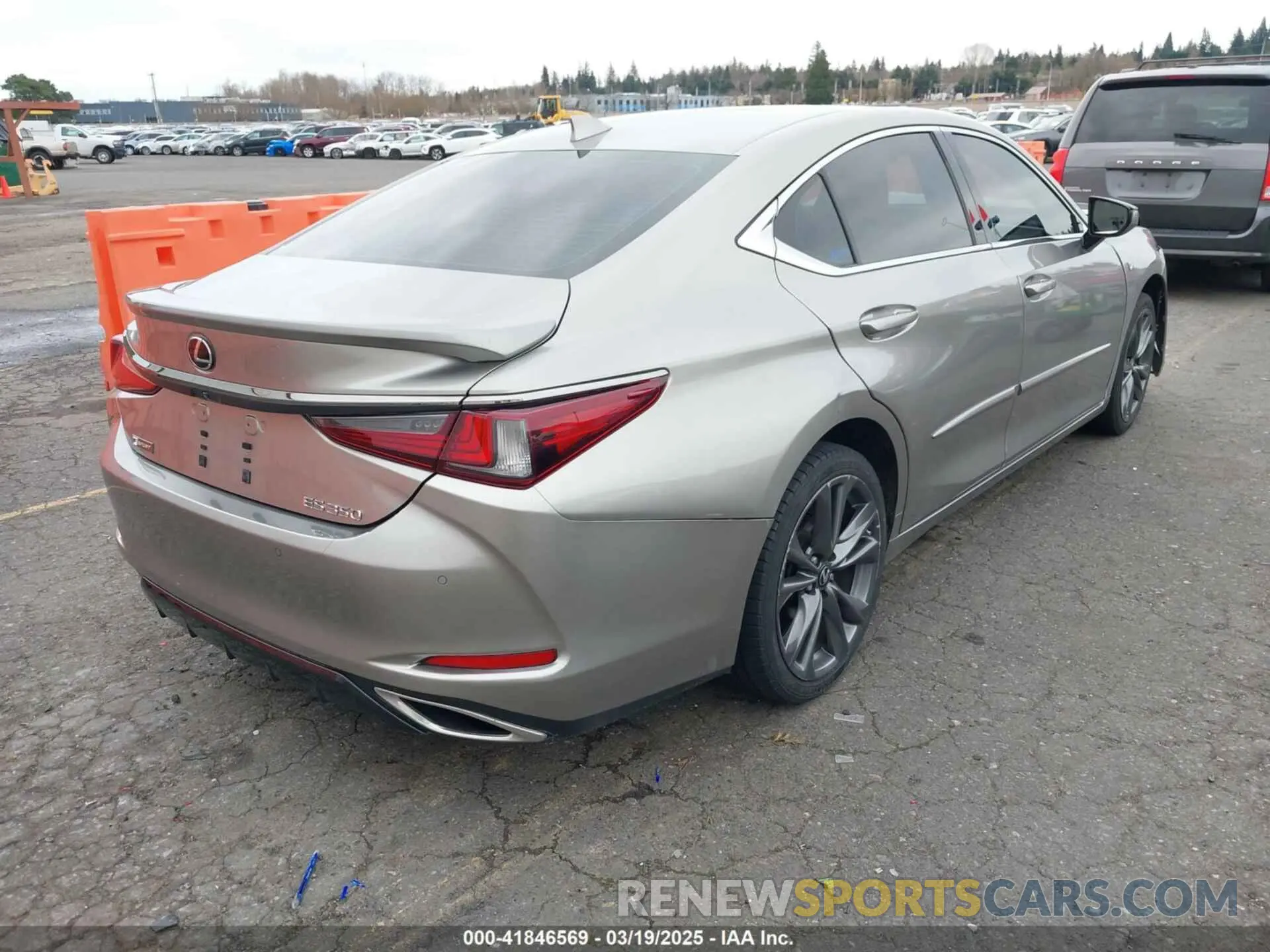 4 Фотография поврежденного автомобиля 58ABZ1B16KU048435 LEXUS ES 350 2019