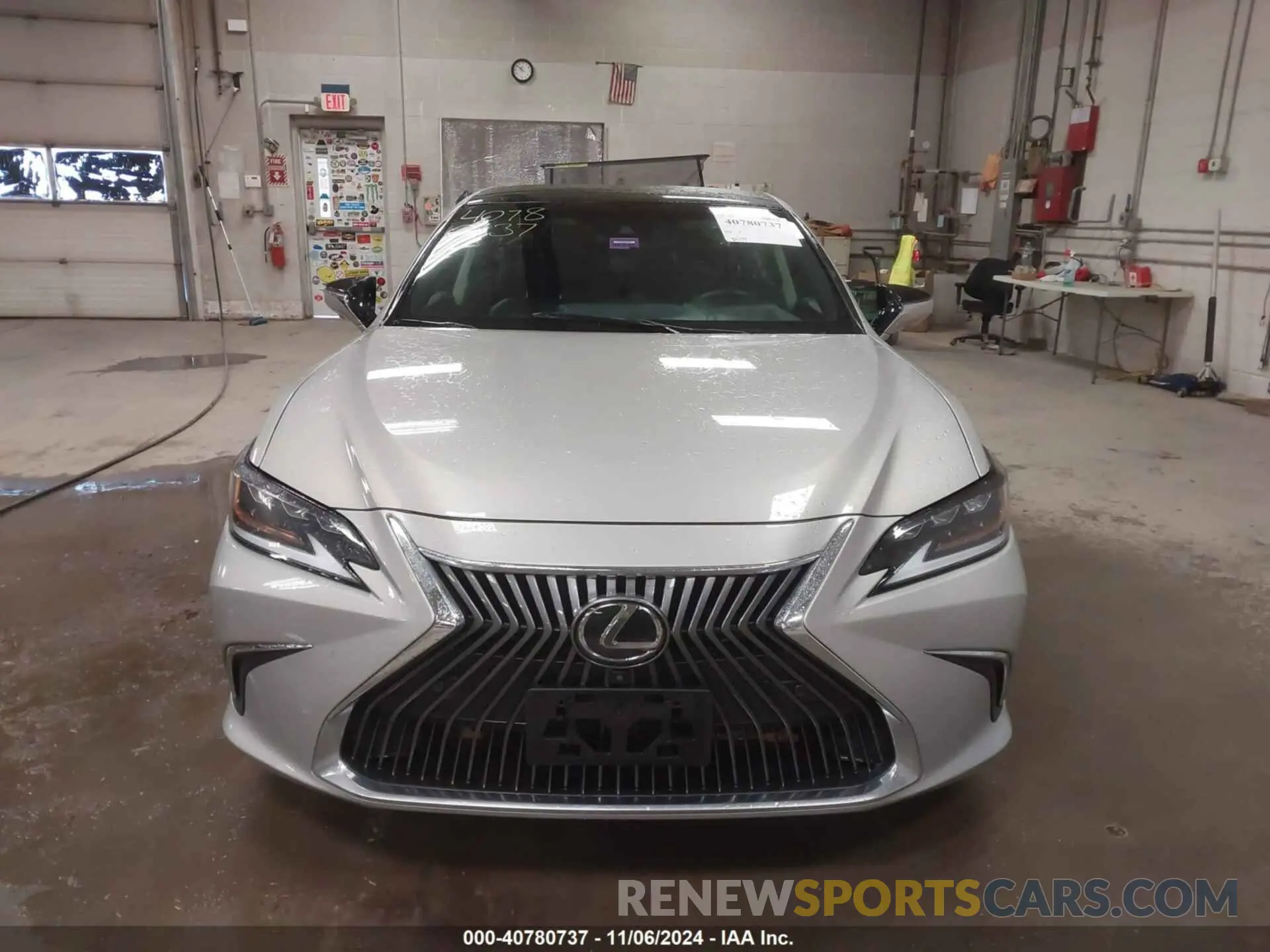 12 Photograph of a damaged car 58ABZ1B19KU006308 LEXUS ES 350 2019