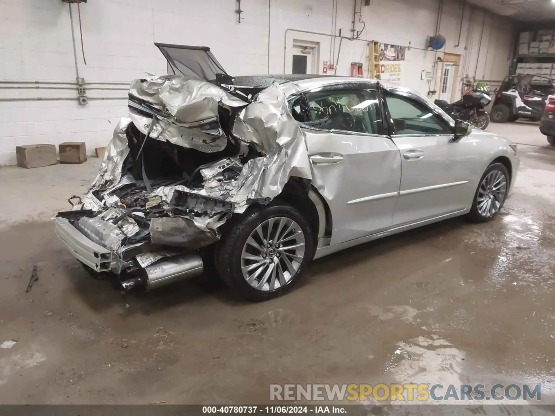 4 Photograph of a damaged car 58ABZ1B19KU006308 LEXUS ES 350 2019