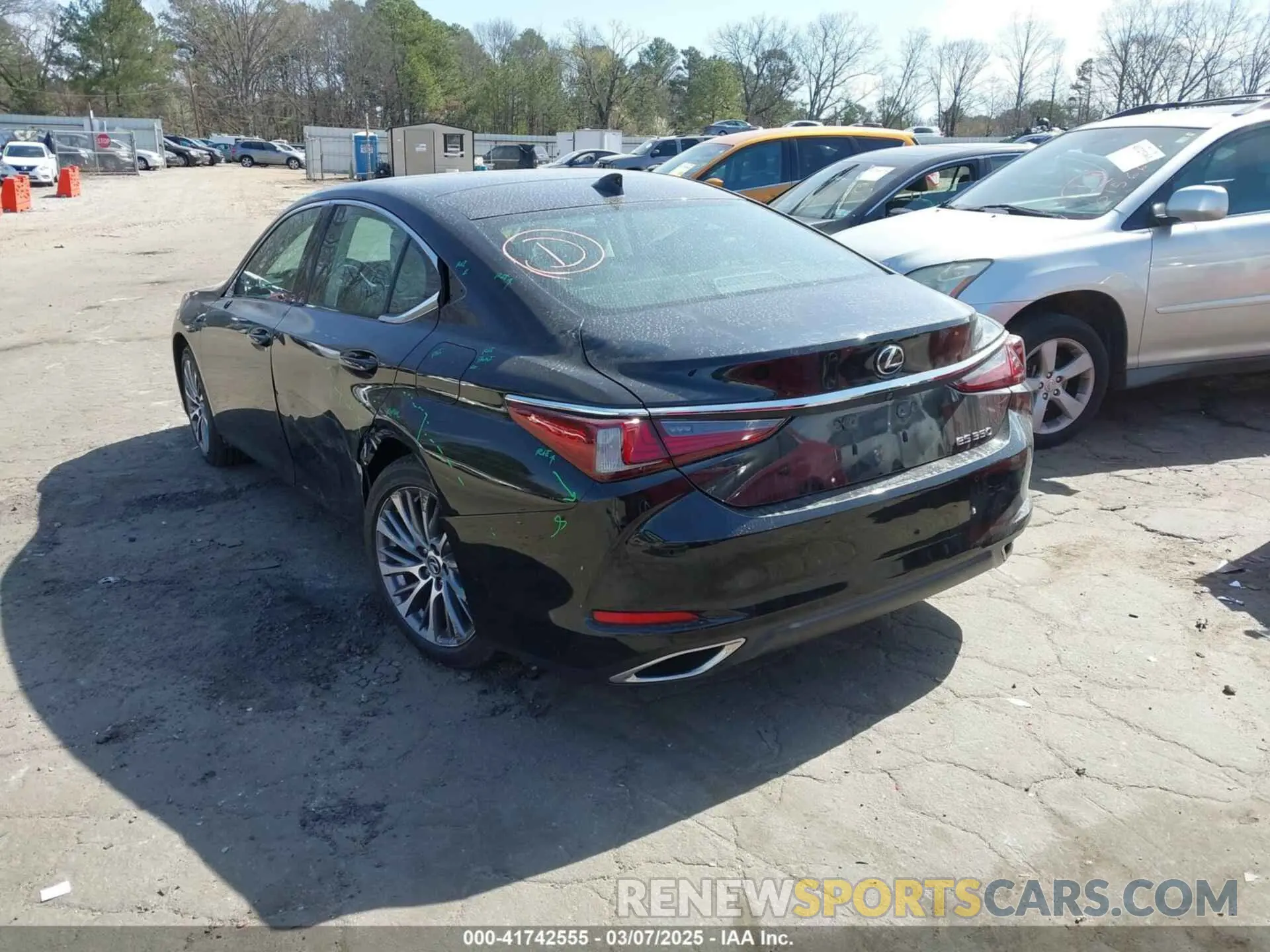 3 Photograph of a damaged car 58ABZ1B19KU026736 LEXUS ES 350 2019