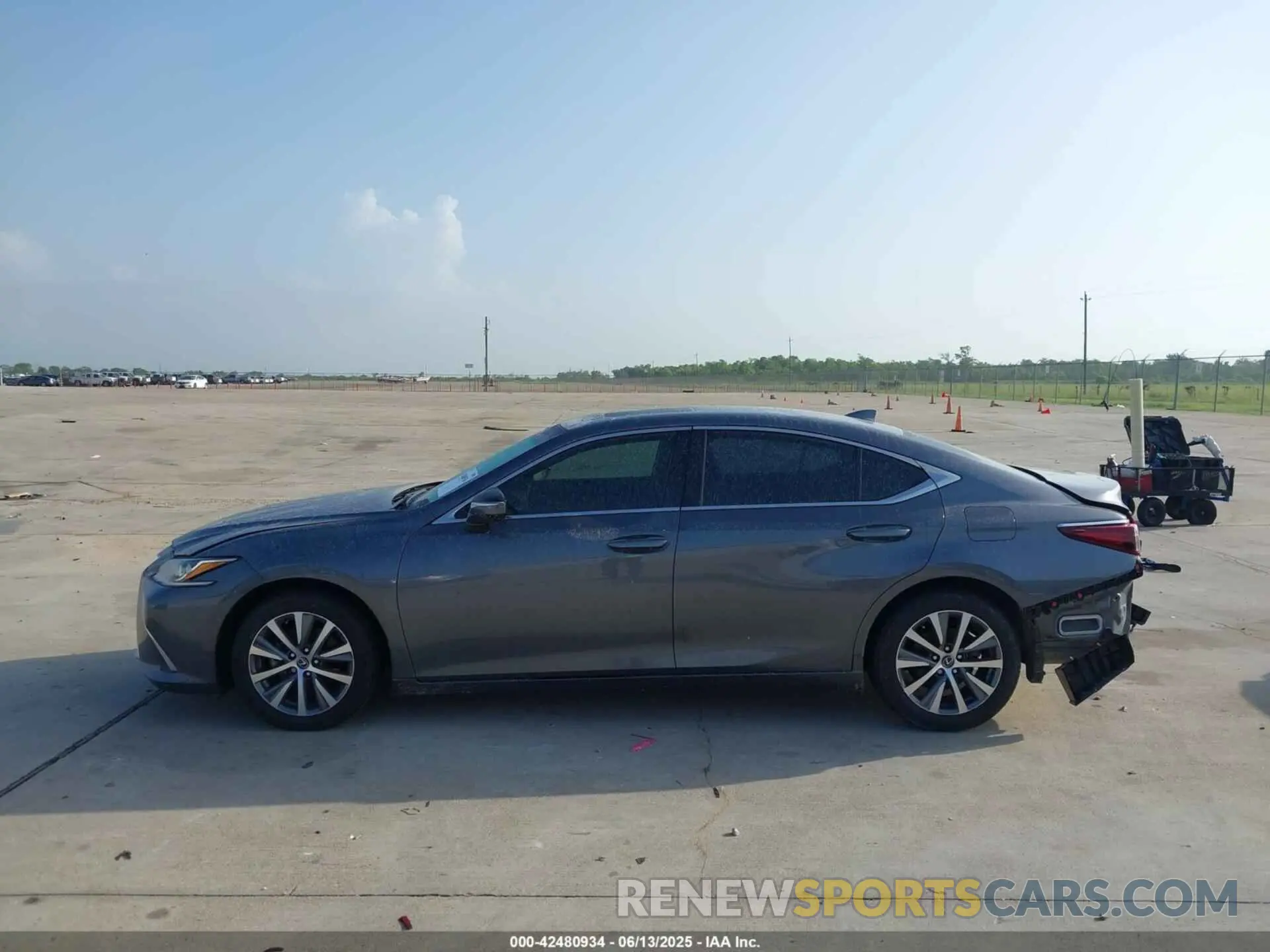 14 Фотография поврежденного автомобиля 58ACZ1B13LU079910 LEXUS ES 350 2020