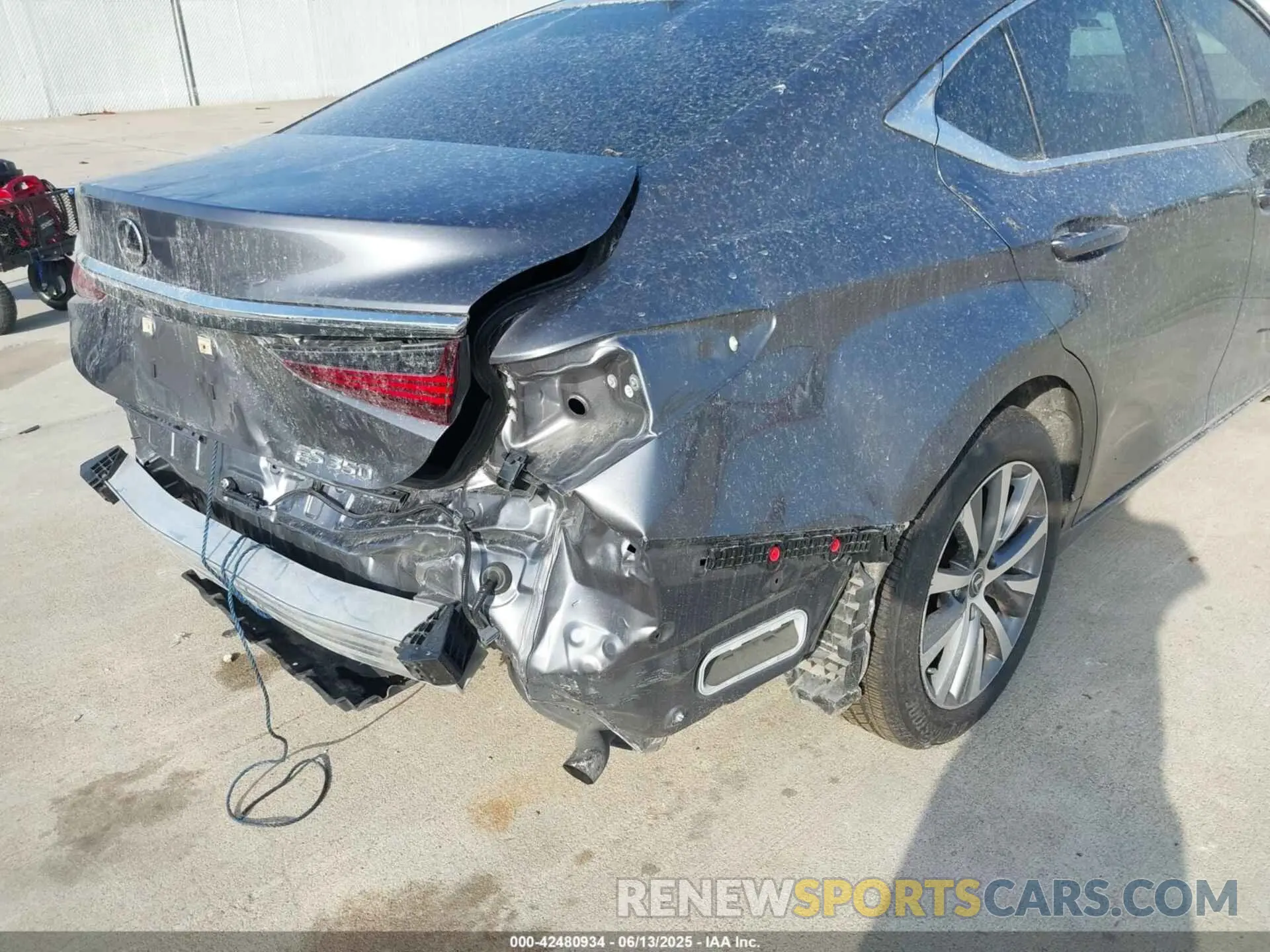 17 Фотография поврежденного автомобиля 58ACZ1B13LU079910 LEXUS ES 350 2020