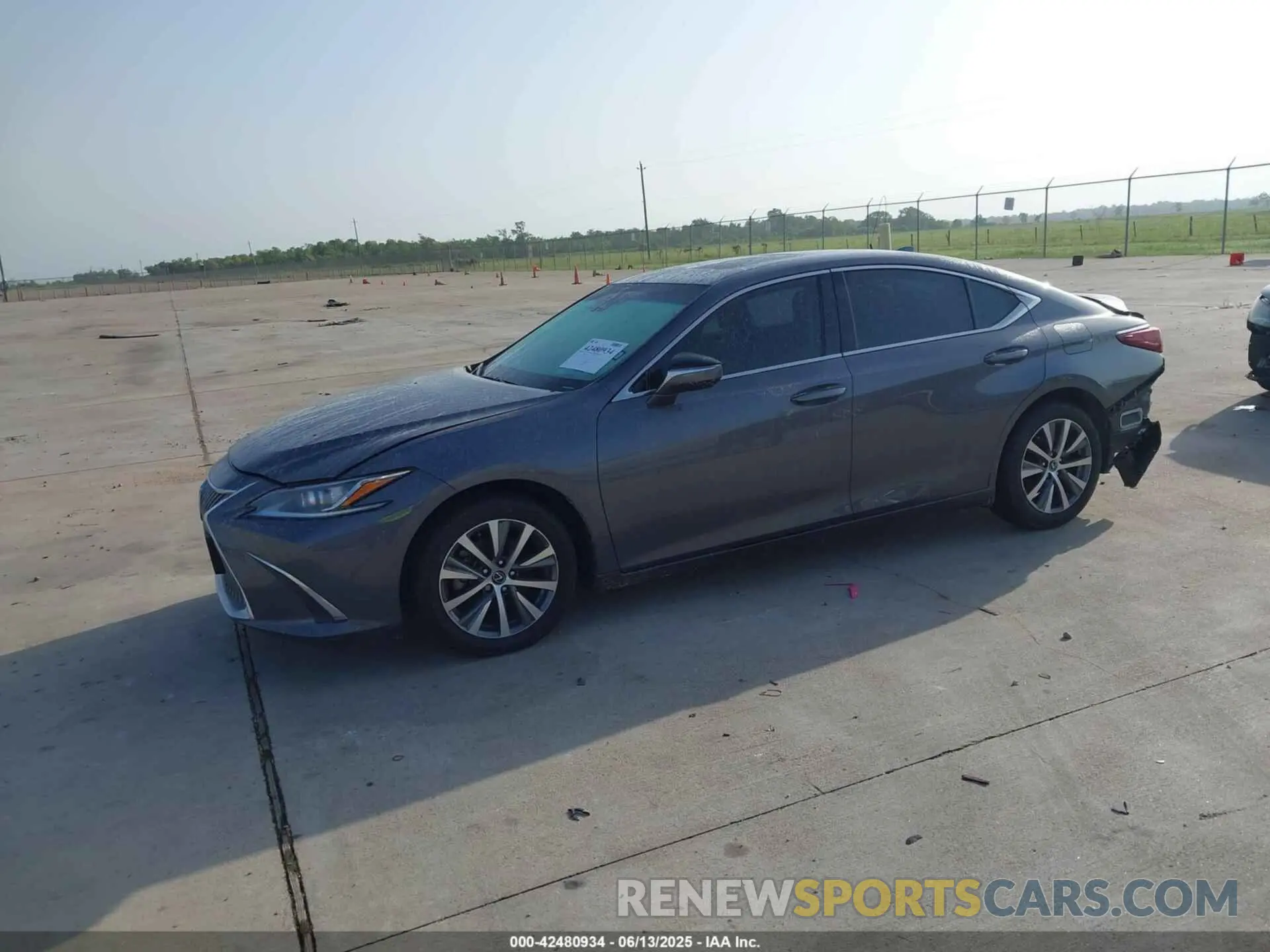 2 Фотография поврежденного автомобиля 58ACZ1B13LU079910 LEXUS ES 350 2020