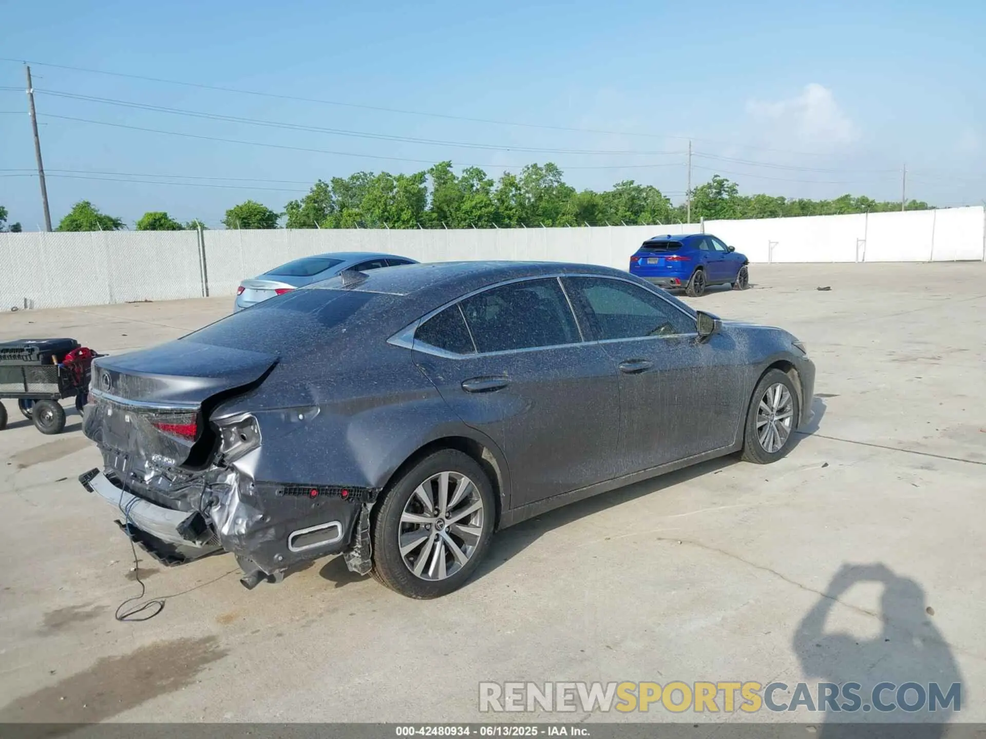 4 Фотография поврежденного автомобиля 58ACZ1B13LU079910 LEXUS ES 350 2020