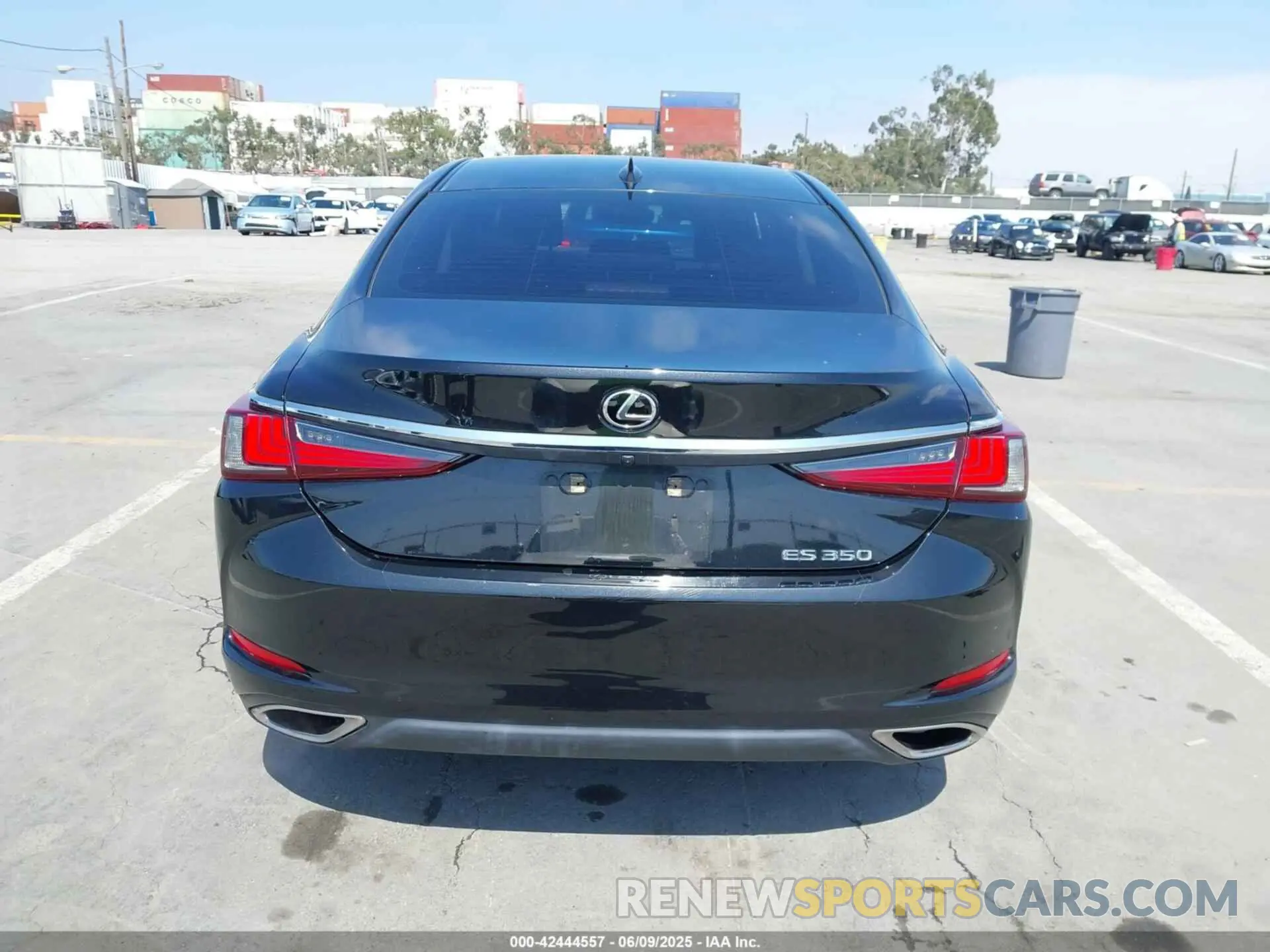 17 Photograph of a damaged car 58ACZ1B17LU073981 LEXUS ES 350 2020