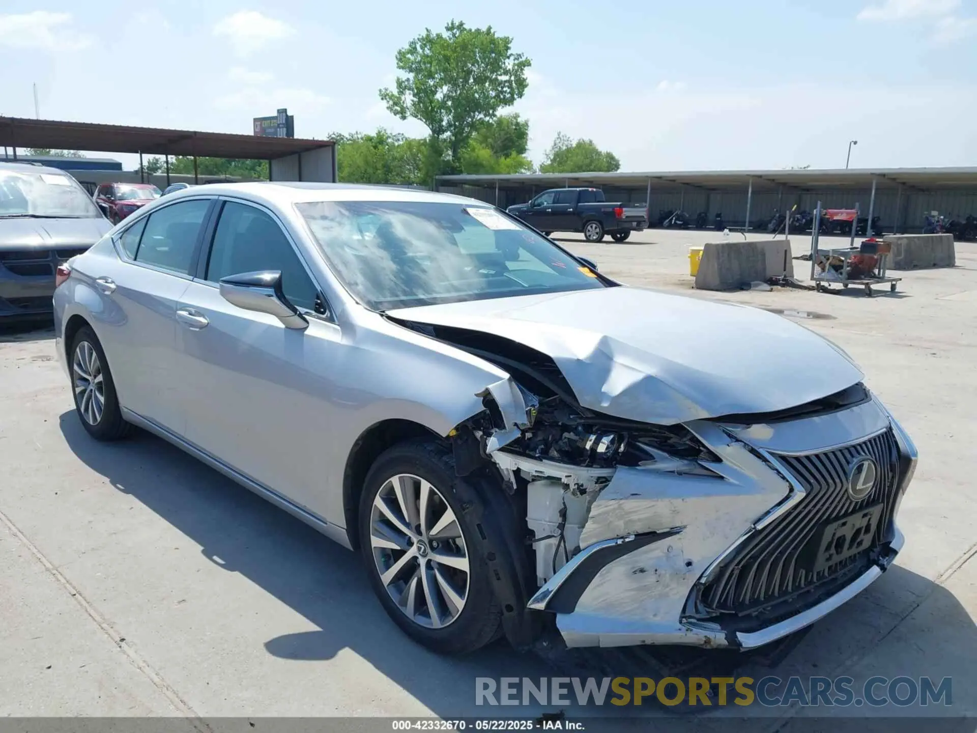 1 Photograph of a damaged car 58ACZ1B1XLU082075 LEXUS ES 350 2020