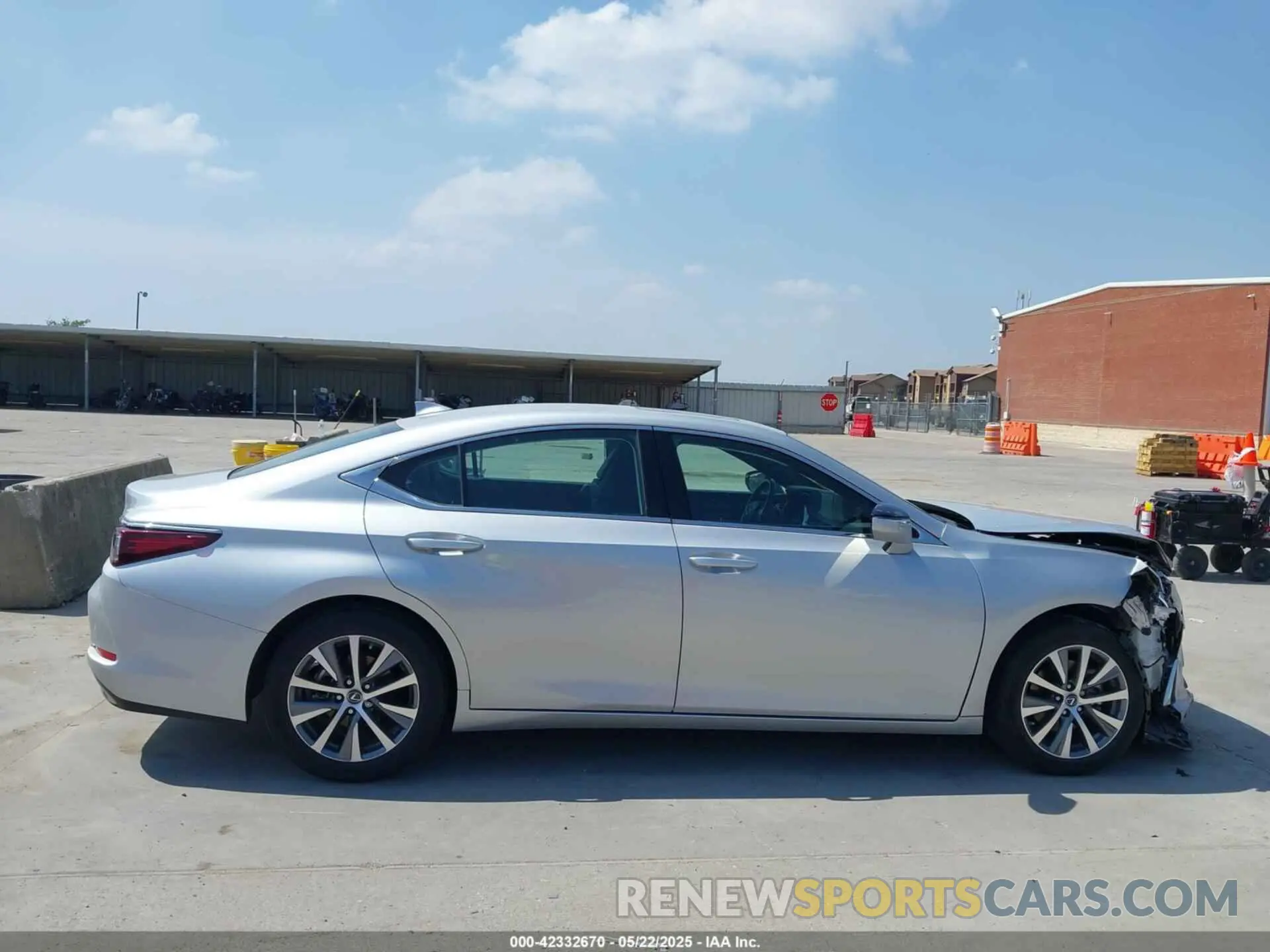 14 Photograph of a damaged car 58ACZ1B1XLU082075 LEXUS ES 350 2020