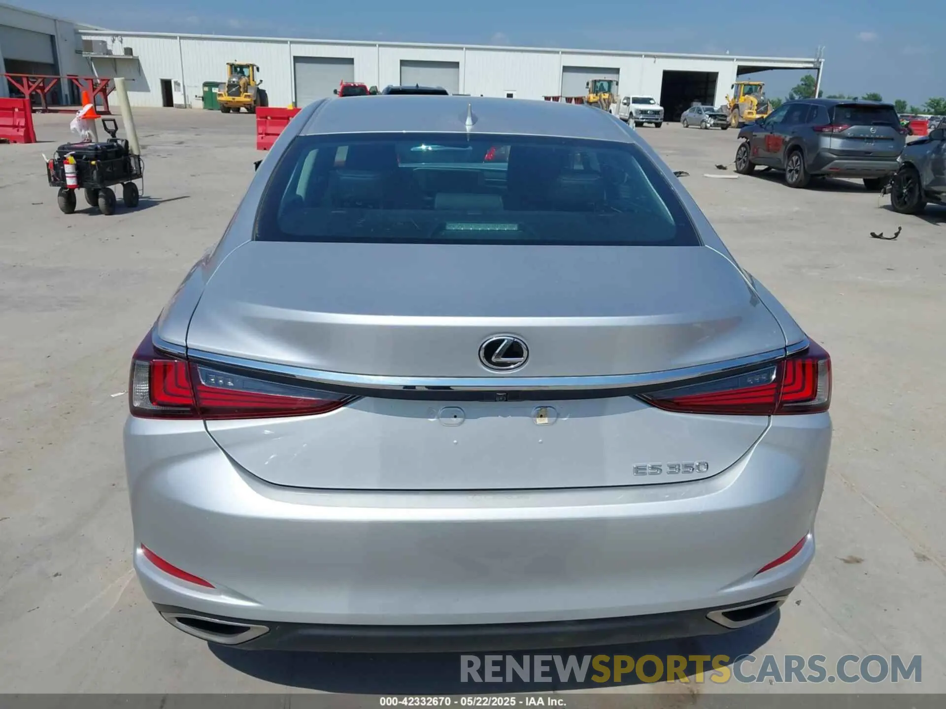 17 Photograph of a damaged car 58ACZ1B1XLU082075 LEXUS ES 350 2020