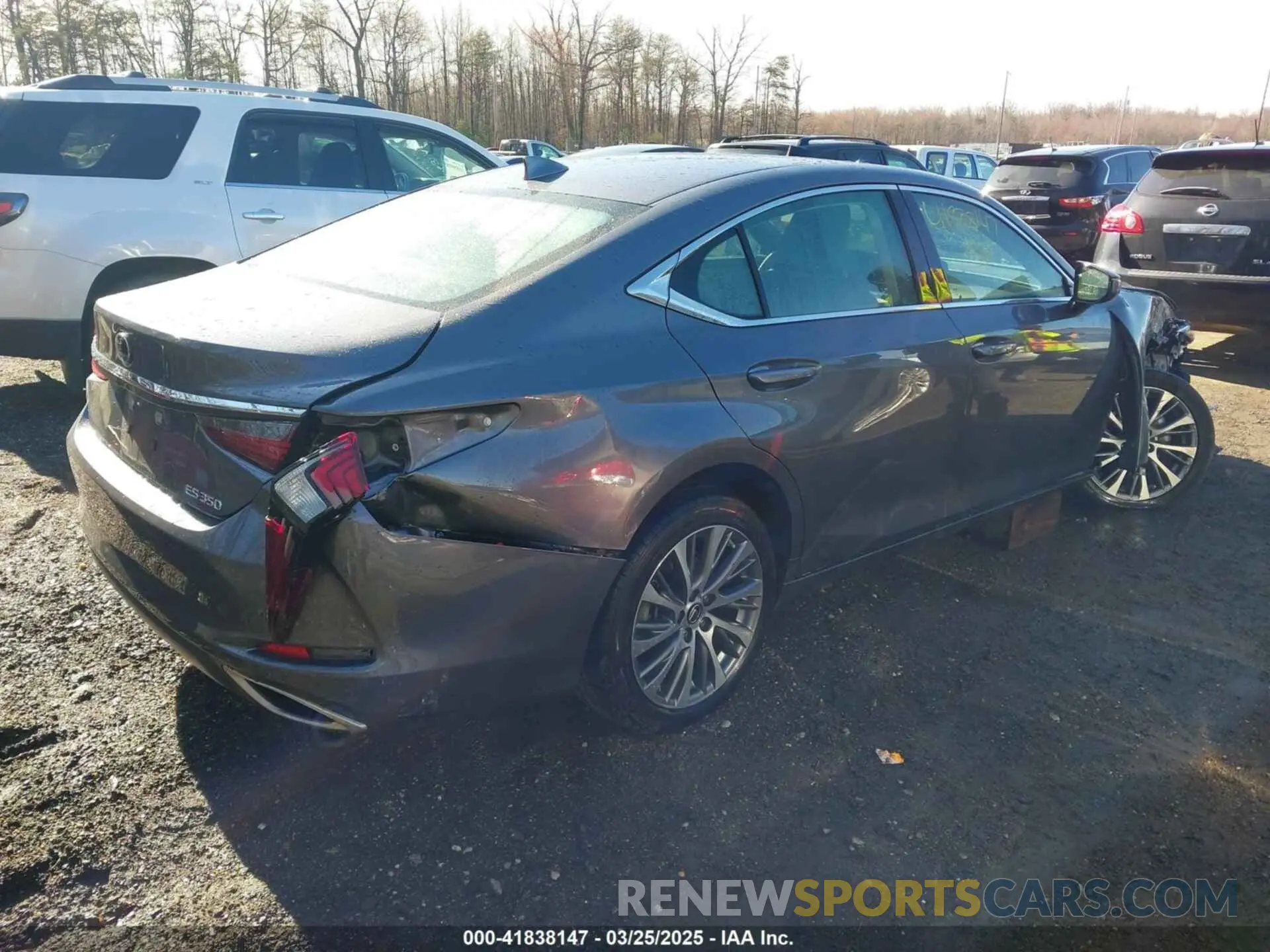 4 Photograph of a damaged car 58ADZ1B11LU058221 LEXUS ES 350 2020