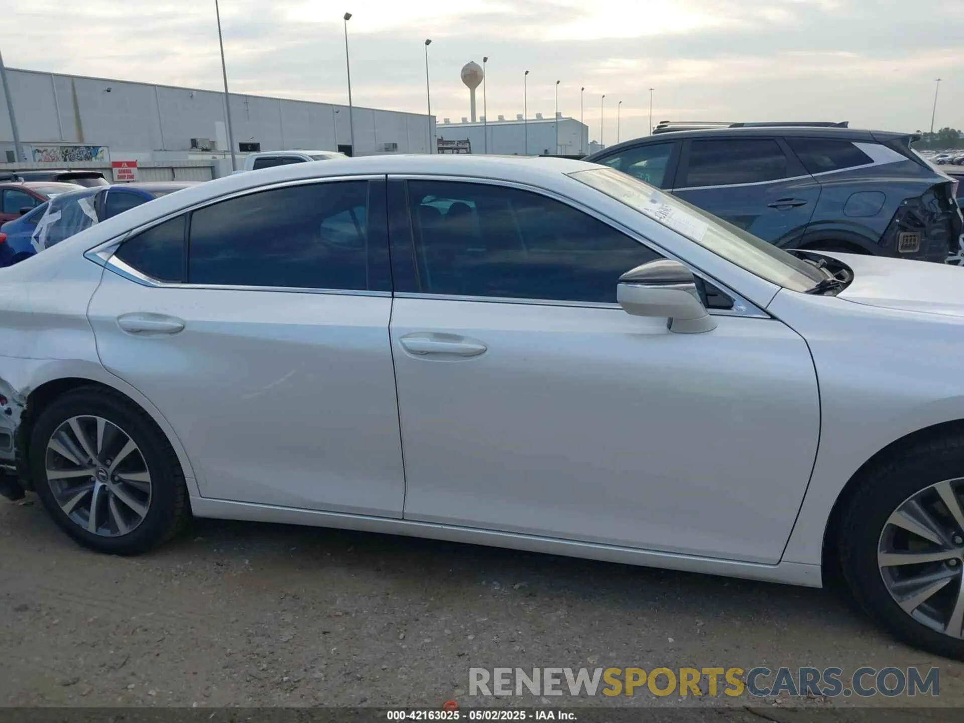 13 Photograph of a damaged car 58ADZ1B12LU074816 LEXUS ES 350 2020