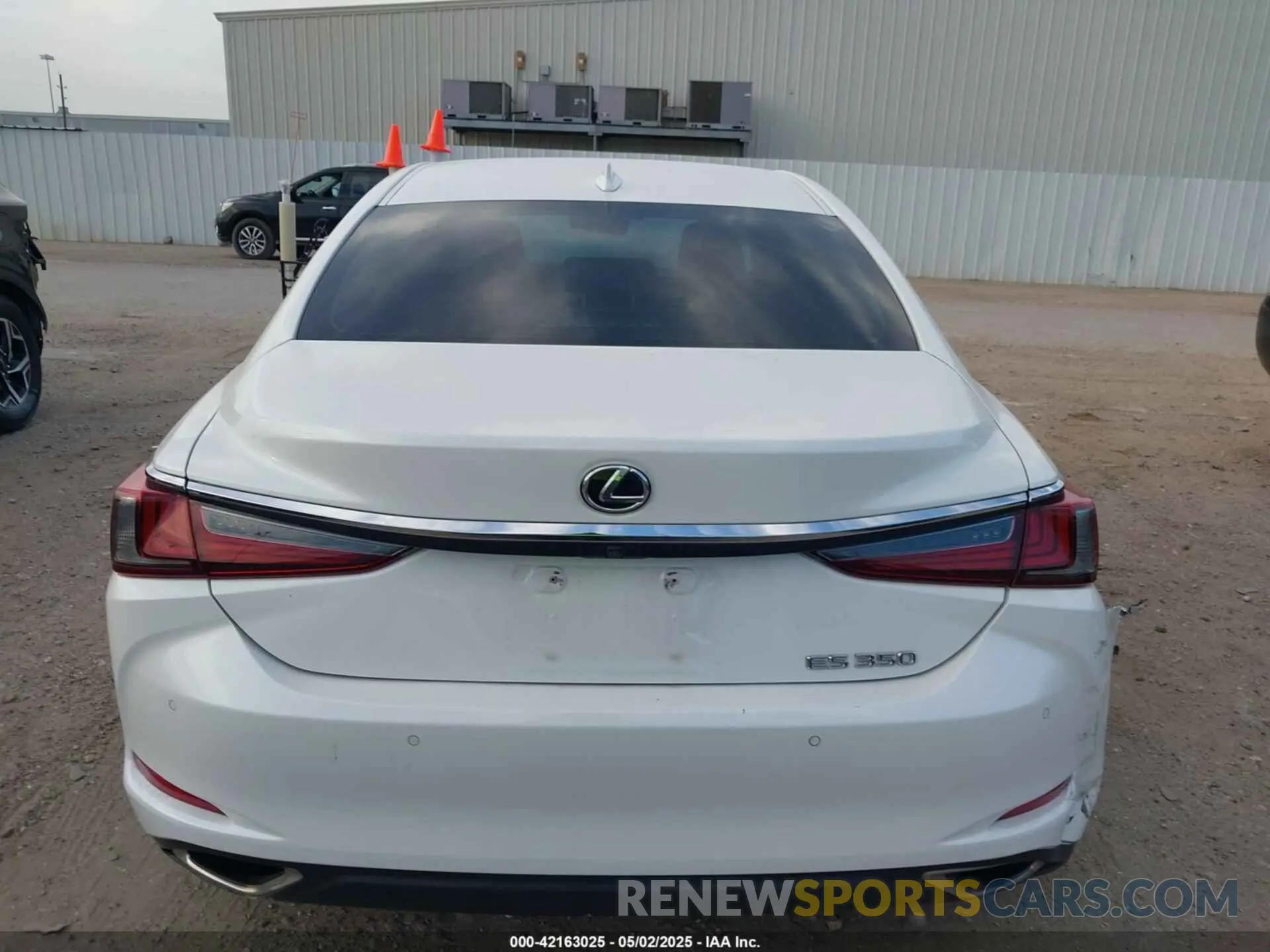 16 Photograph of a damaged car 58ADZ1B12LU074816 LEXUS ES 350 2020