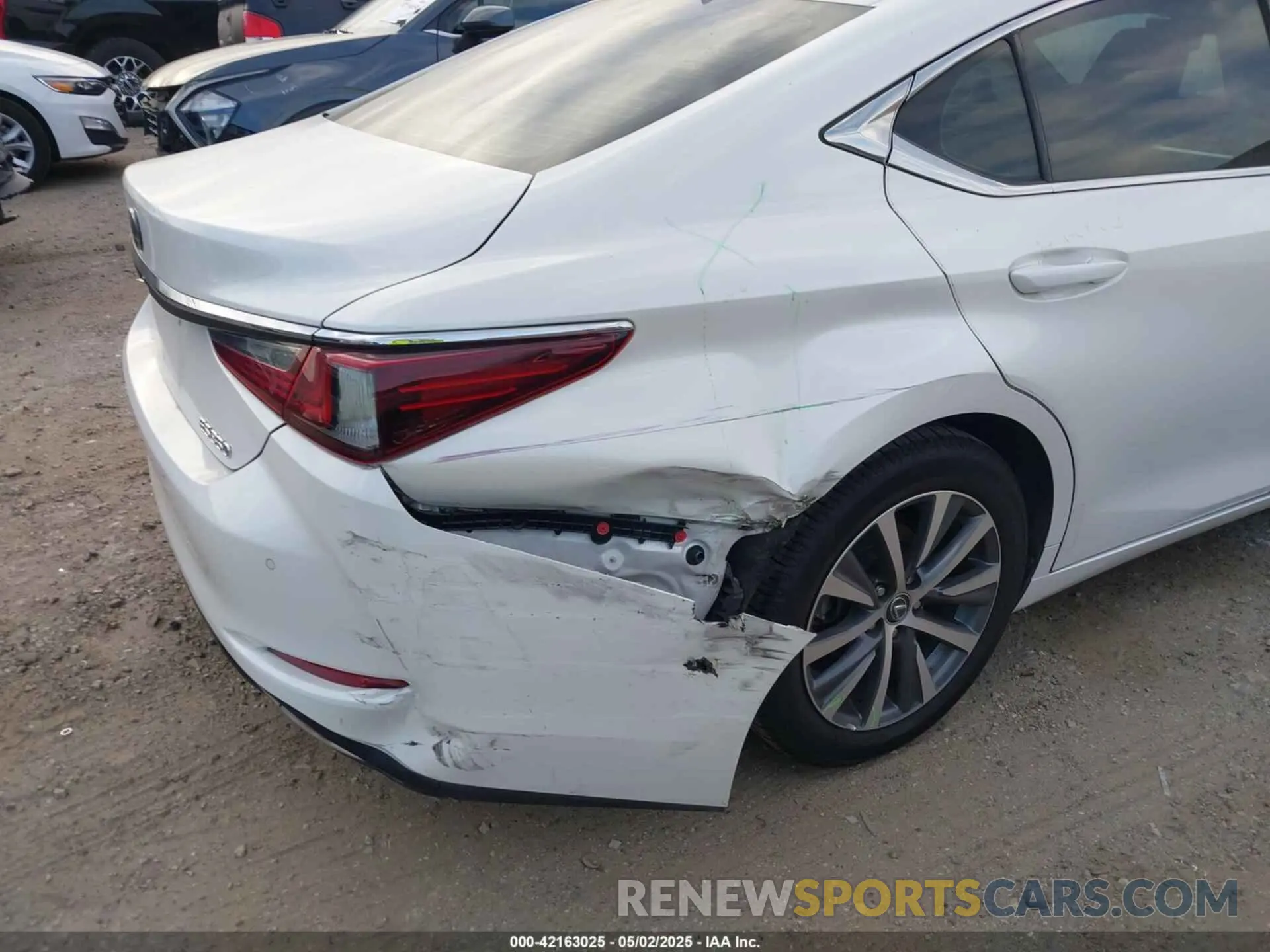 6 Photograph of a damaged car 58ADZ1B12LU074816 LEXUS ES 350 2020