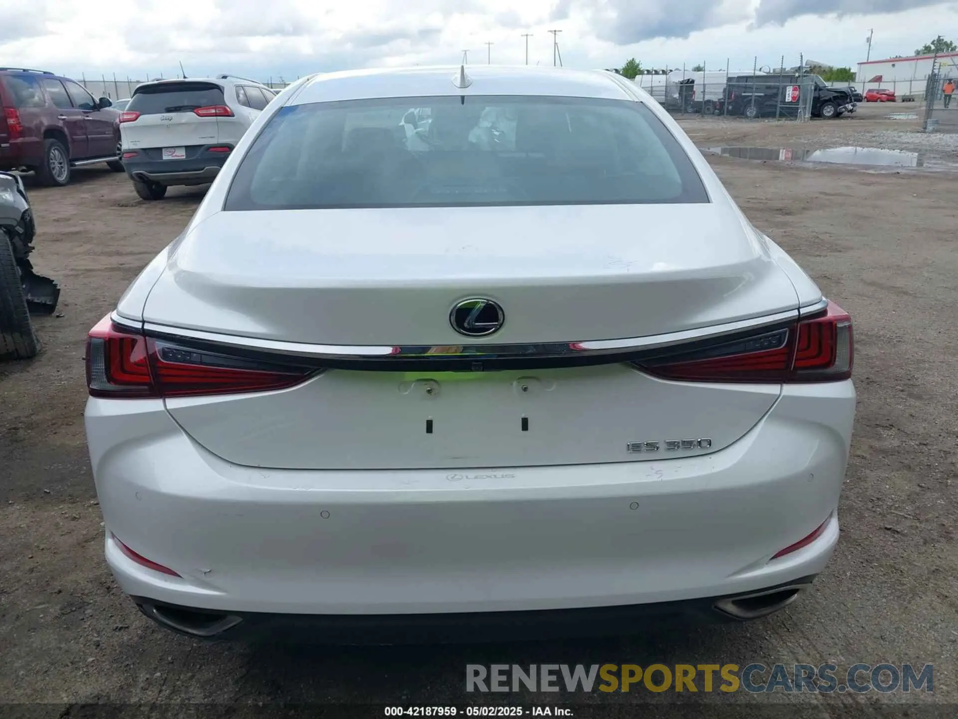 16 Photograph of a damaged car 58ADZ1B13LU067132 LEXUS ES 350 2020