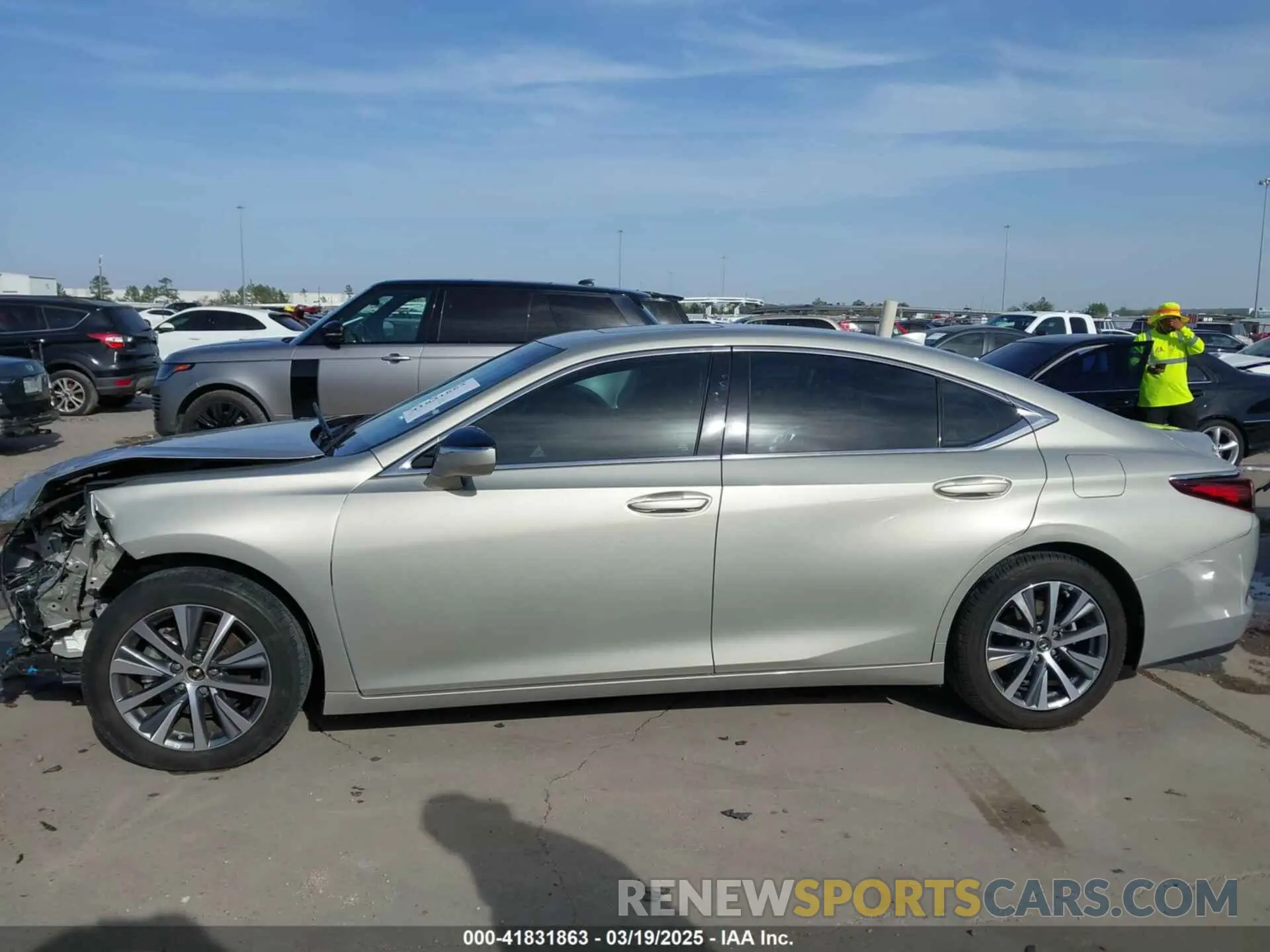 15 Photograph of a damaged car 58ADZ1B15LU078567 LEXUS ES 350 2020