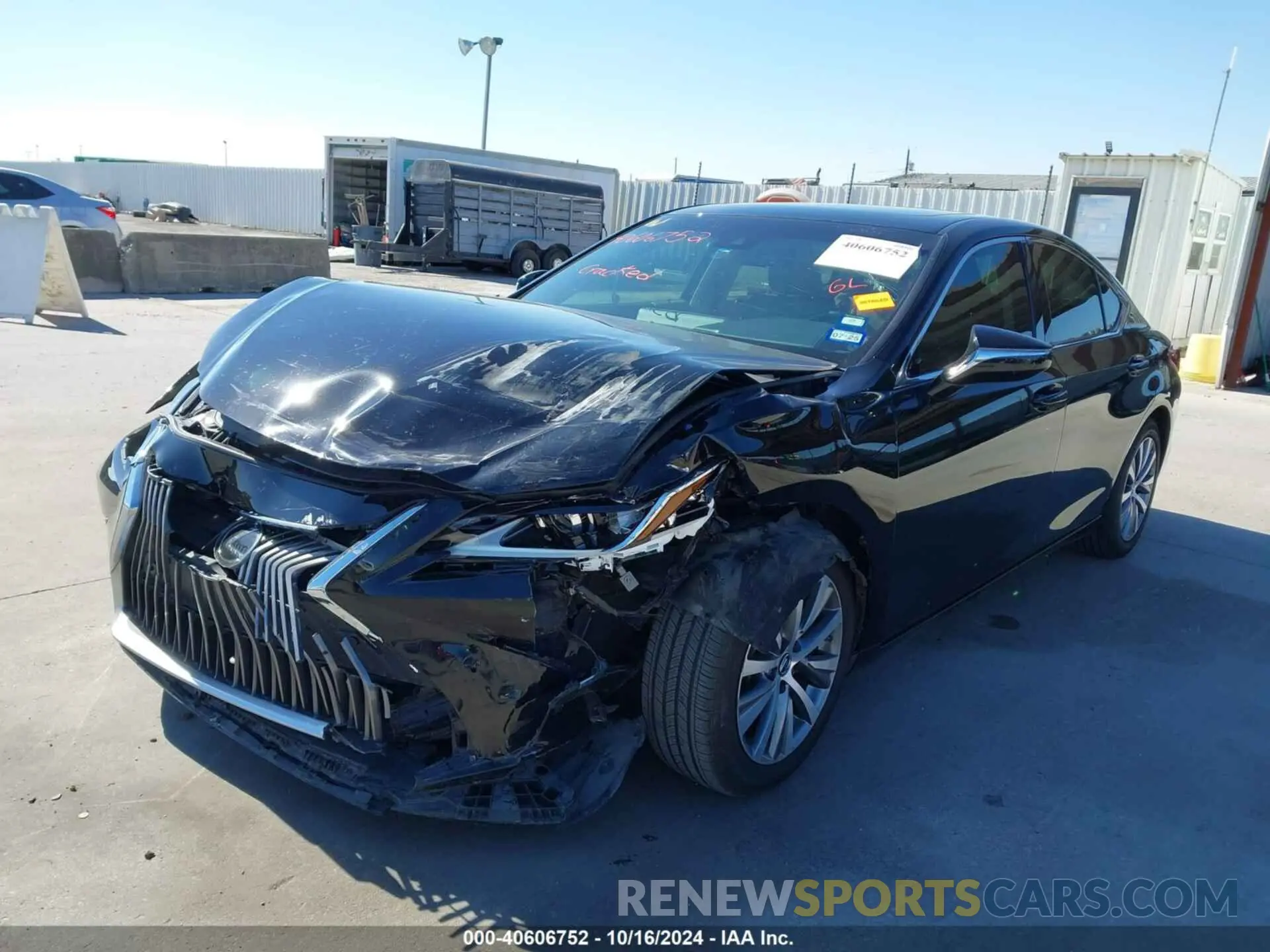 2 Фотография поврежденного автомобиля 58ADZ1B17LU057350 LEXUS ES 350 2020