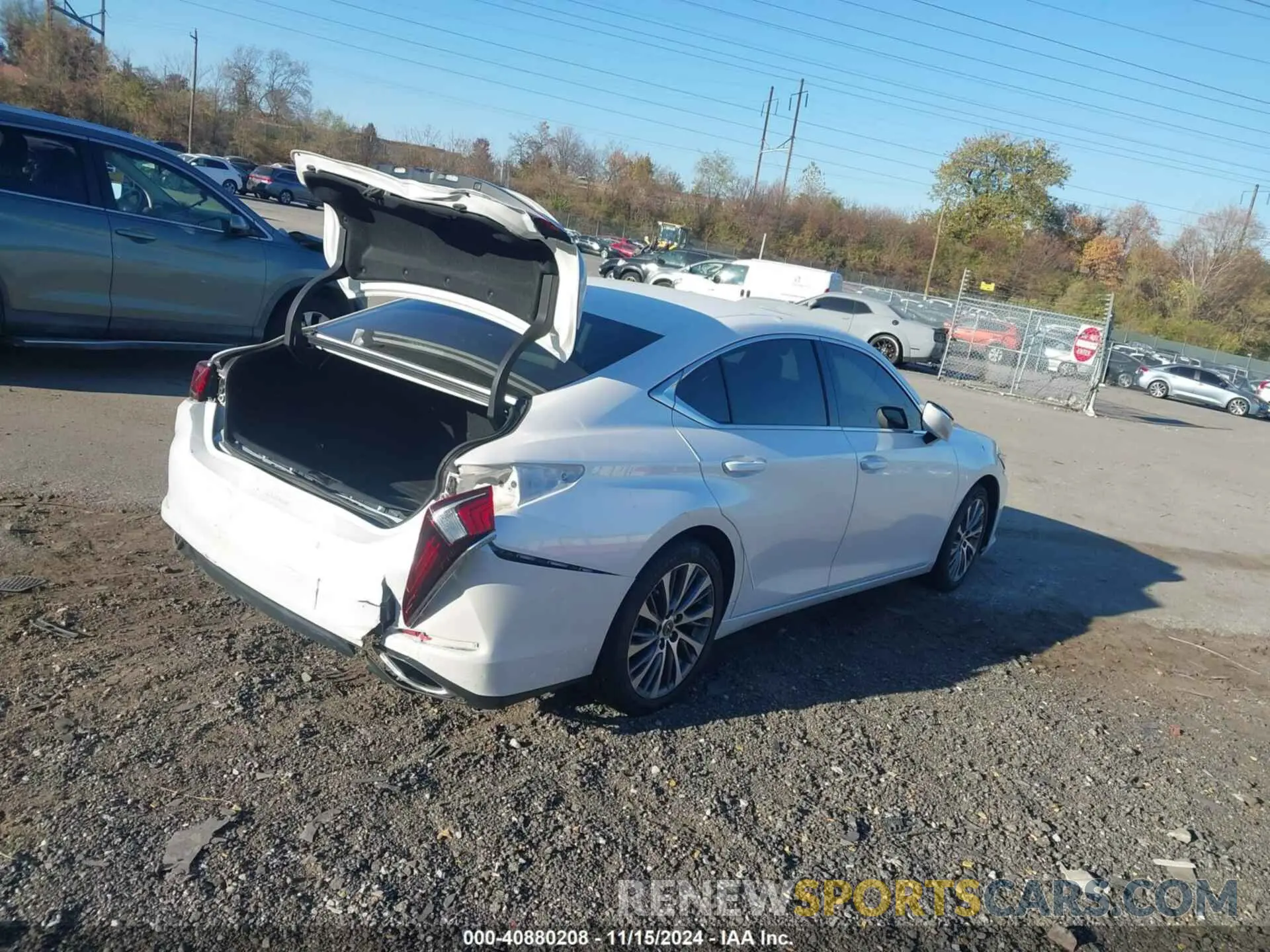 4 Photograph of a damaged car 58ADZ1B17LU070471 LEXUS ES 350 2020