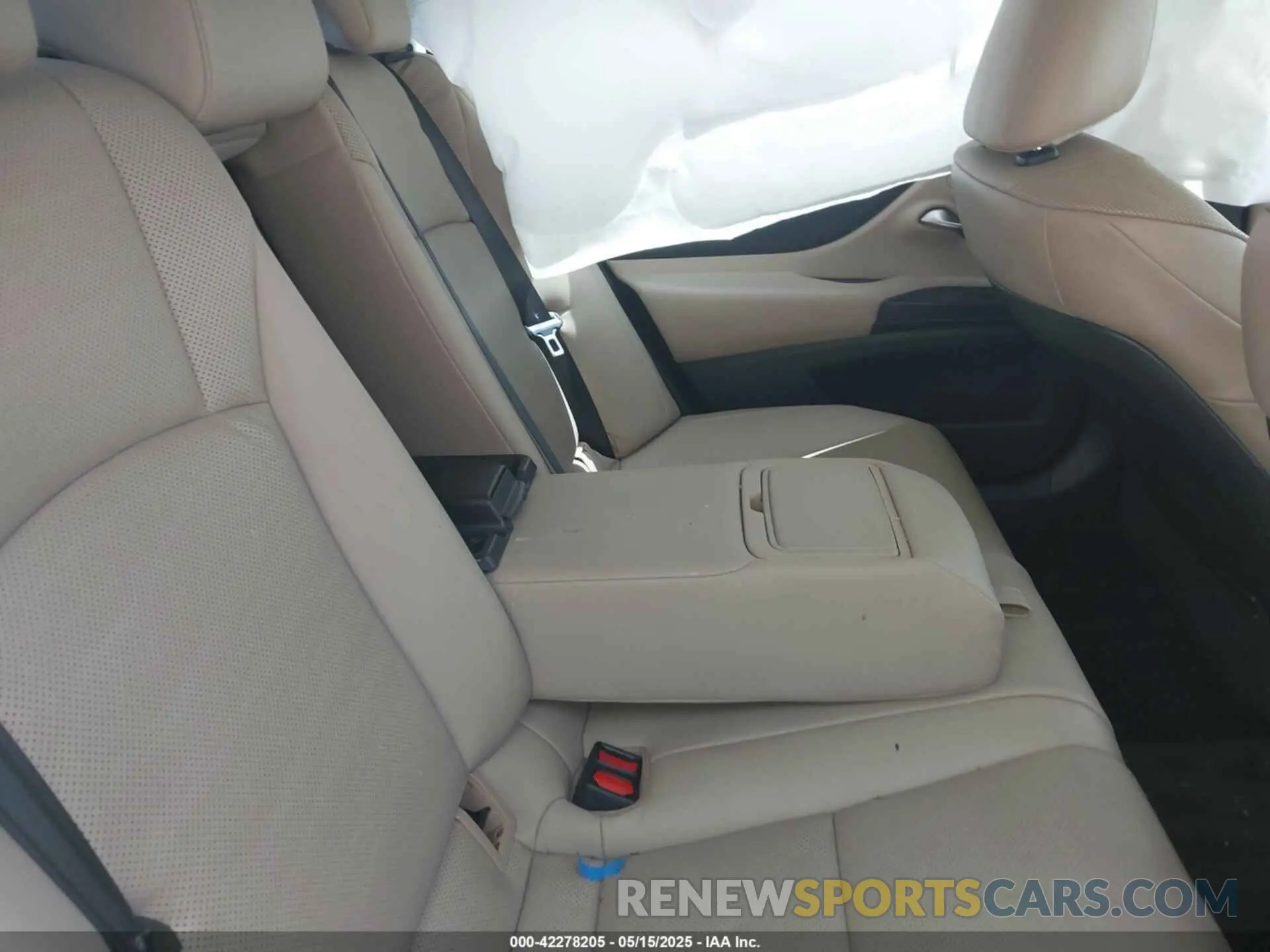 8 Фотография поврежденного автомобиля 58ADZ1B17LU074973 LEXUS ES 350 2020