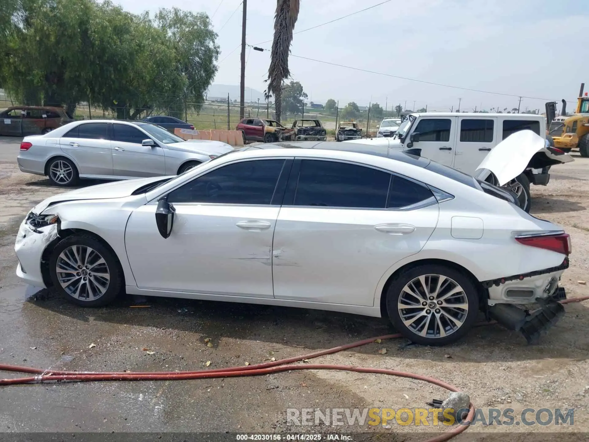 14 Photograph of a damaged car 58ADZ1B18LU065117 LEXUS ES 350 2020