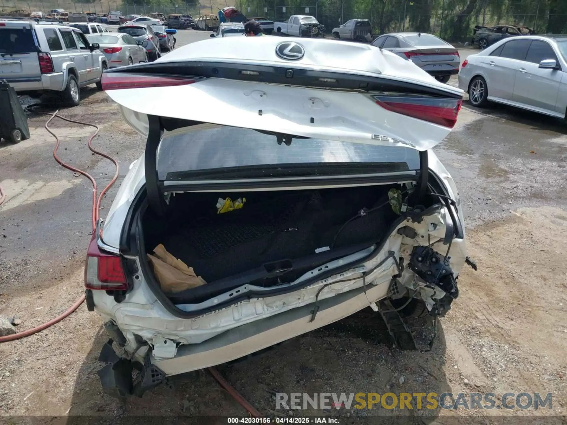 16 Photograph of a damaged car 58ADZ1B18LU065117 LEXUS ES 350 2020