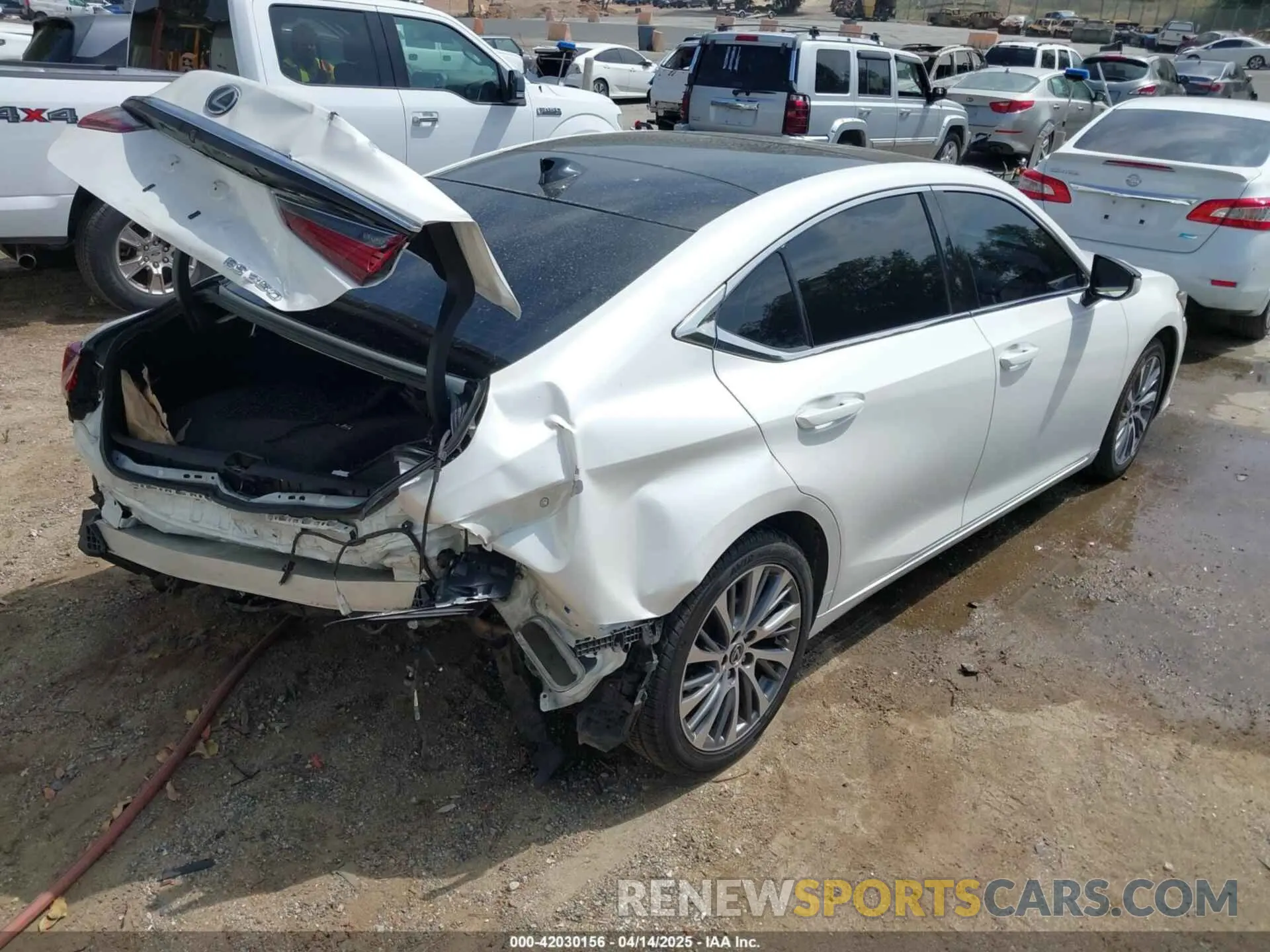 4 Photograph of a damaged car 58ADZ1B18LU065117 LEXUS ES 350 2020