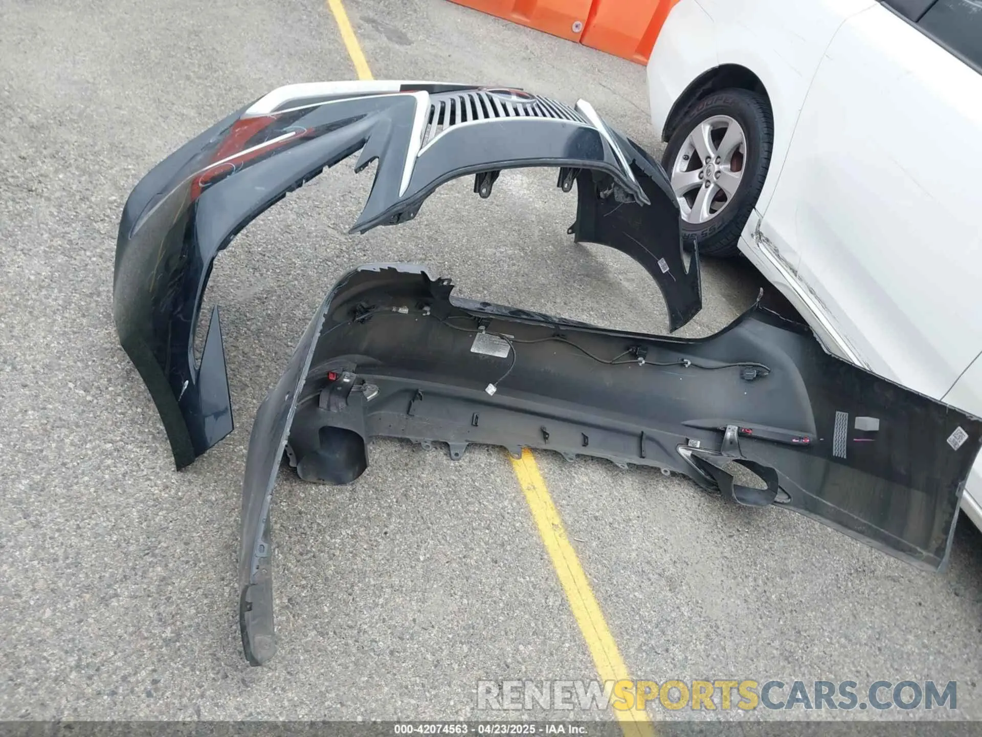 12 Photograph of a damaged car 58ADZ1B18LU070415 LEXUS ES 350 2020