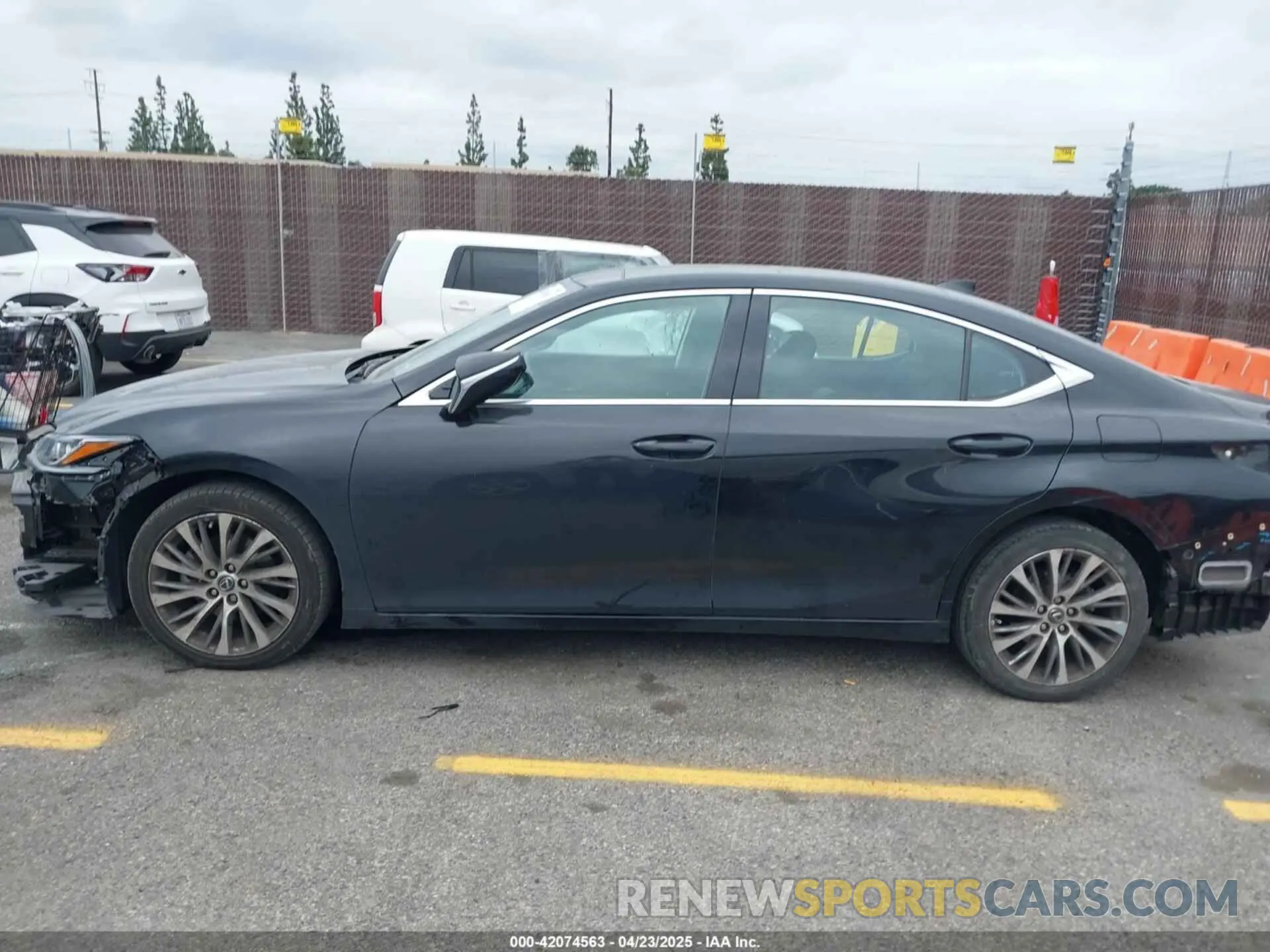 15 Photograph of a damaged car 58ADZ1B18LU070415 LEXUS ES 350 2020