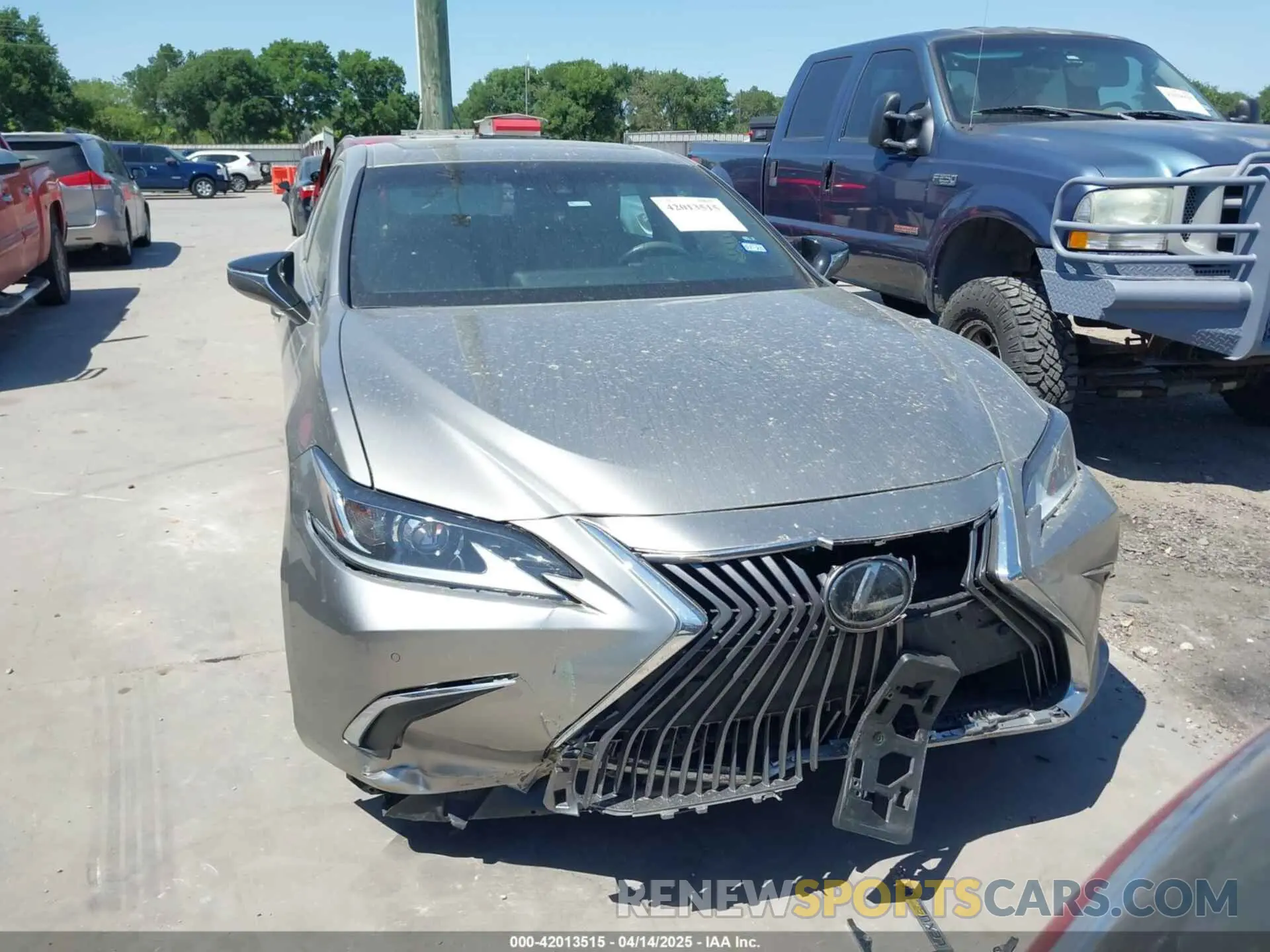 12 Photograph of a damaged car 58ADZ1B18LU073041 LEXUS ES 350 2020
