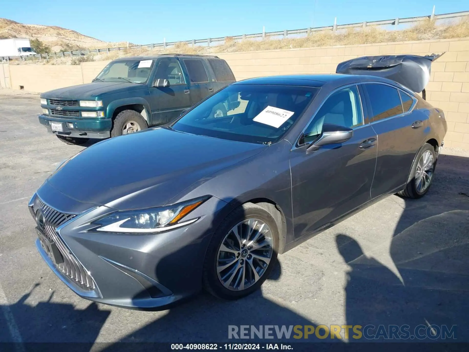 2 Фотография поврежденного автомобиля 58ADZ1B19LU055907 LEXUS ES 350 2020
