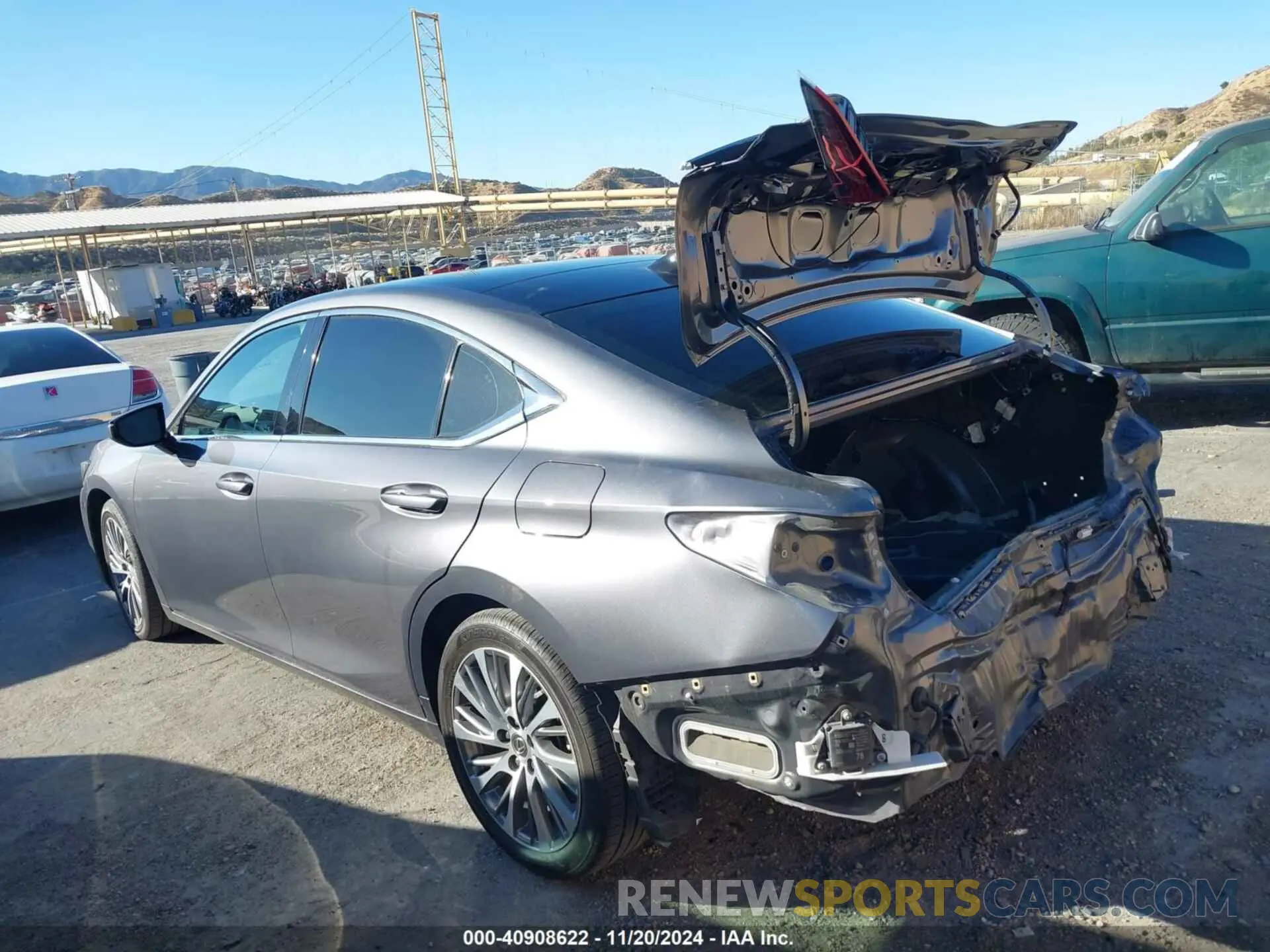 3 Фотография поврежденного автомобиля 58ADZ1B19LU055907 LEXUS ES 350 2020