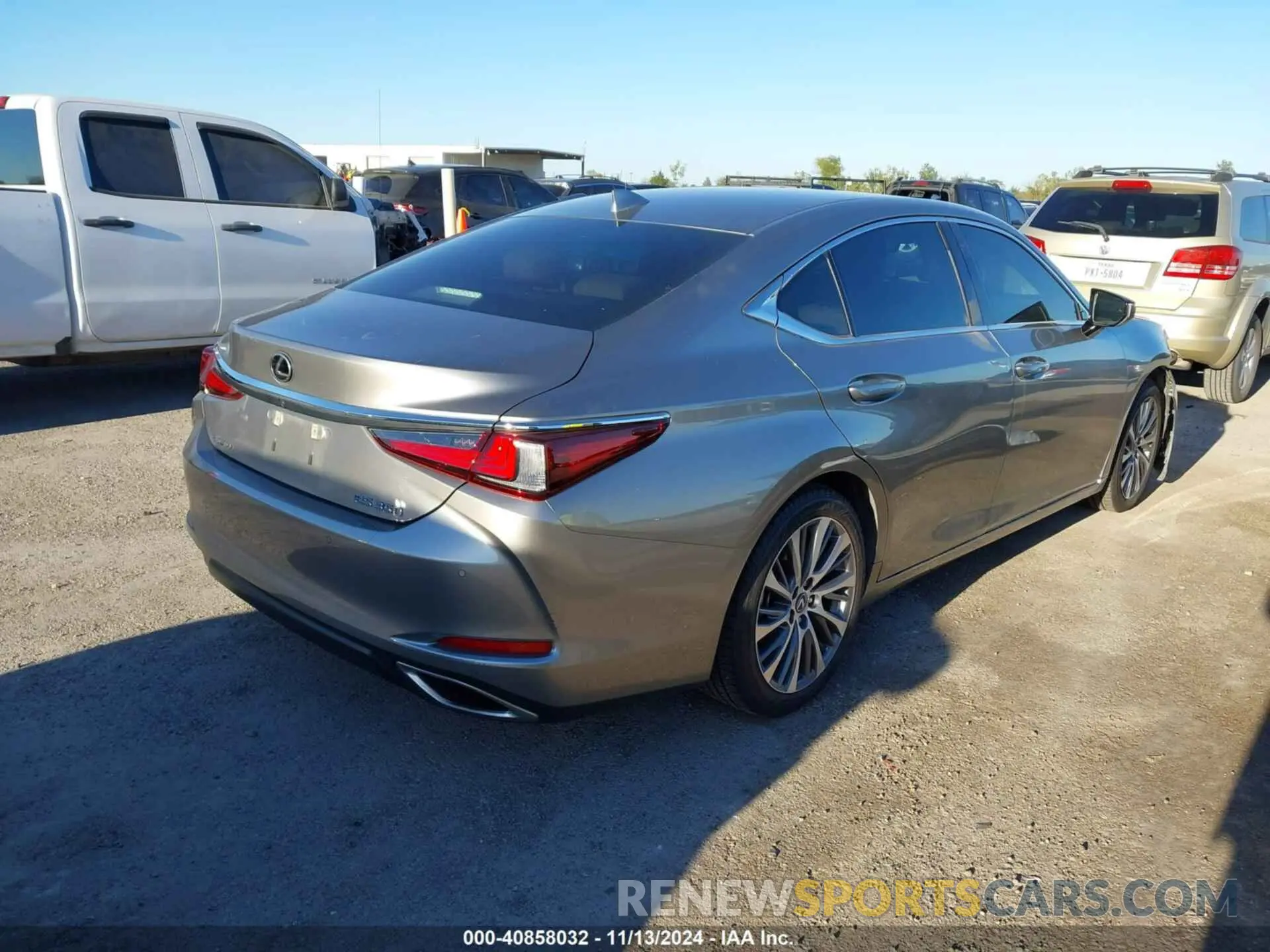 4 Photograph of a damaged car 58AEZ1B11LU080000 LEXUS ES 350 2020