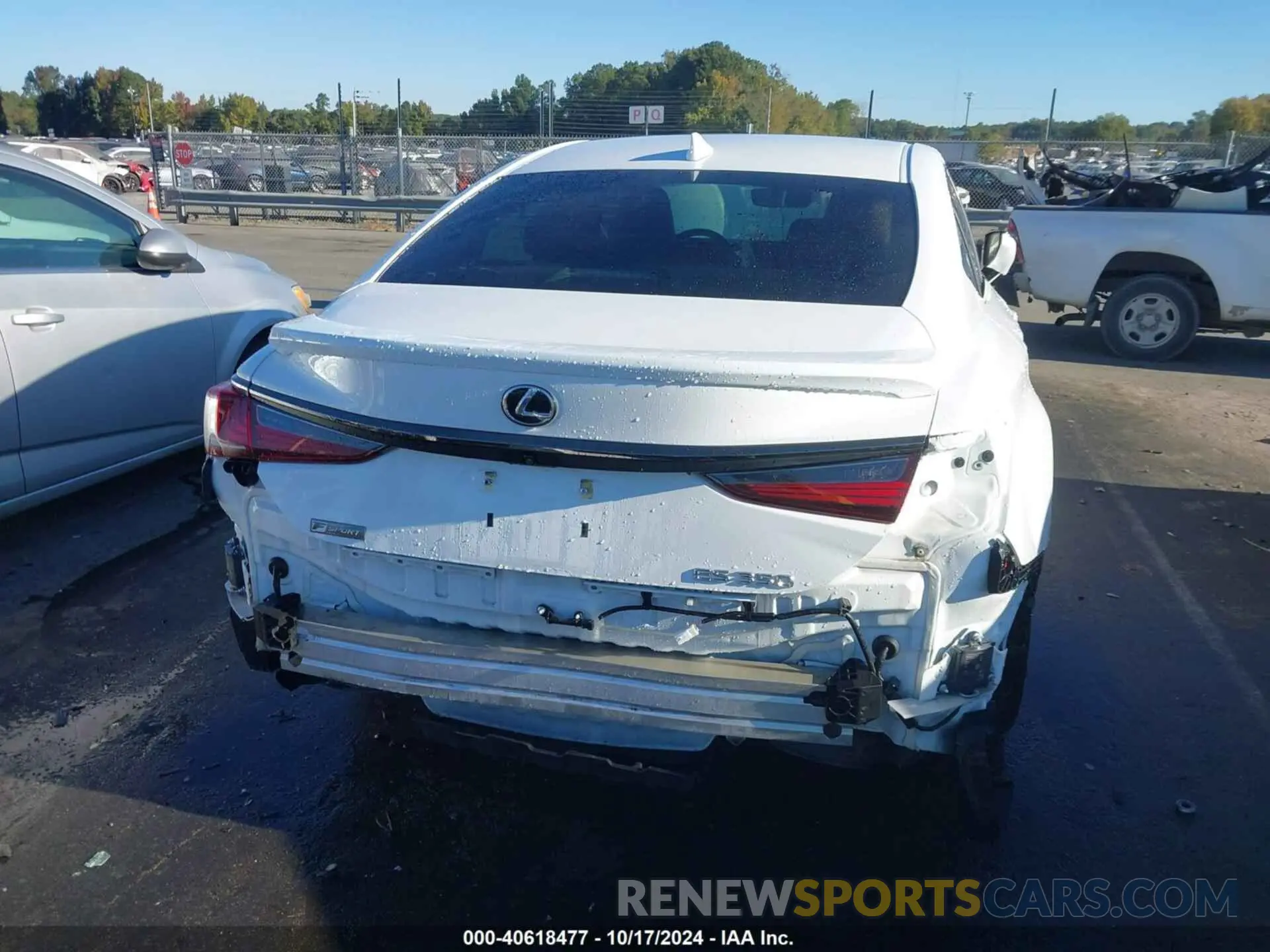 17 Photograph of a damaged car 58AGZ1B10LU069725 LEXUS ES 350 2020
