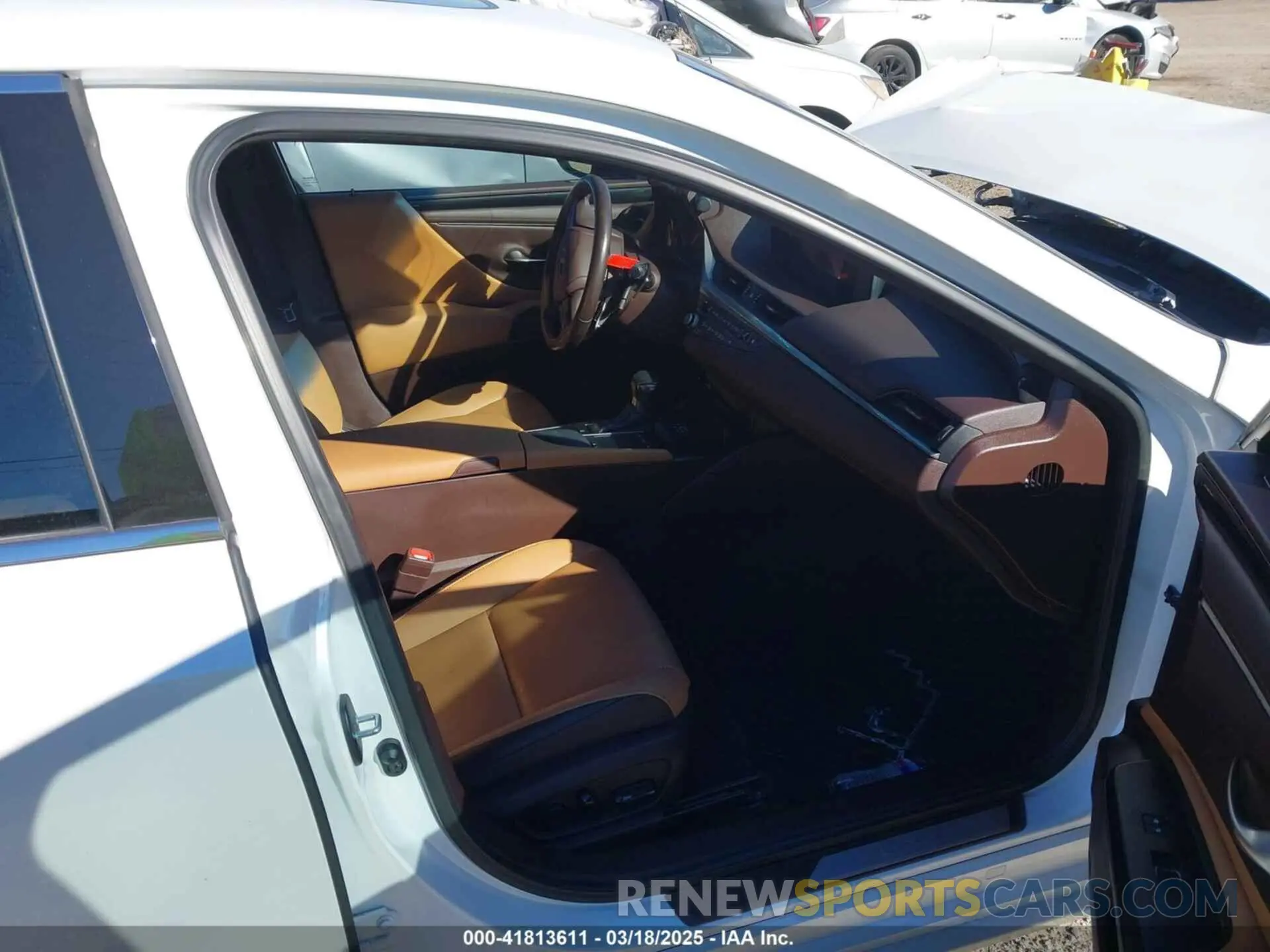 5 Photograph of a damaged car 58ACZ1B14MU085278 LEXUS ES 350 2021