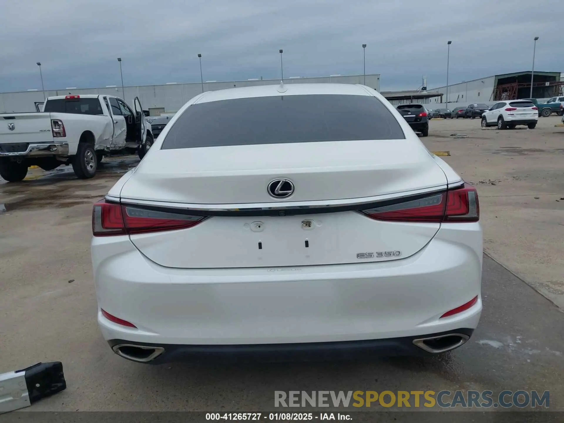 17 Photograph of a damaged car 58ACZ1B18MU092508 LEXUS ES 350 2021