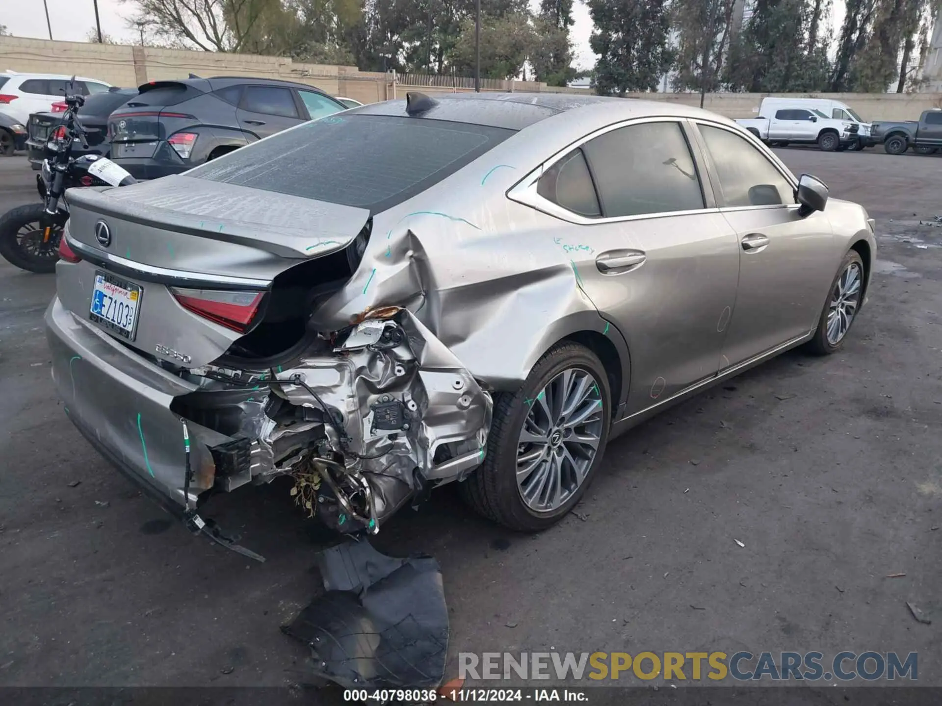 4 Photograph of a damaged car 58ADZ1B10MU101111 LEXUS ES 350 2021