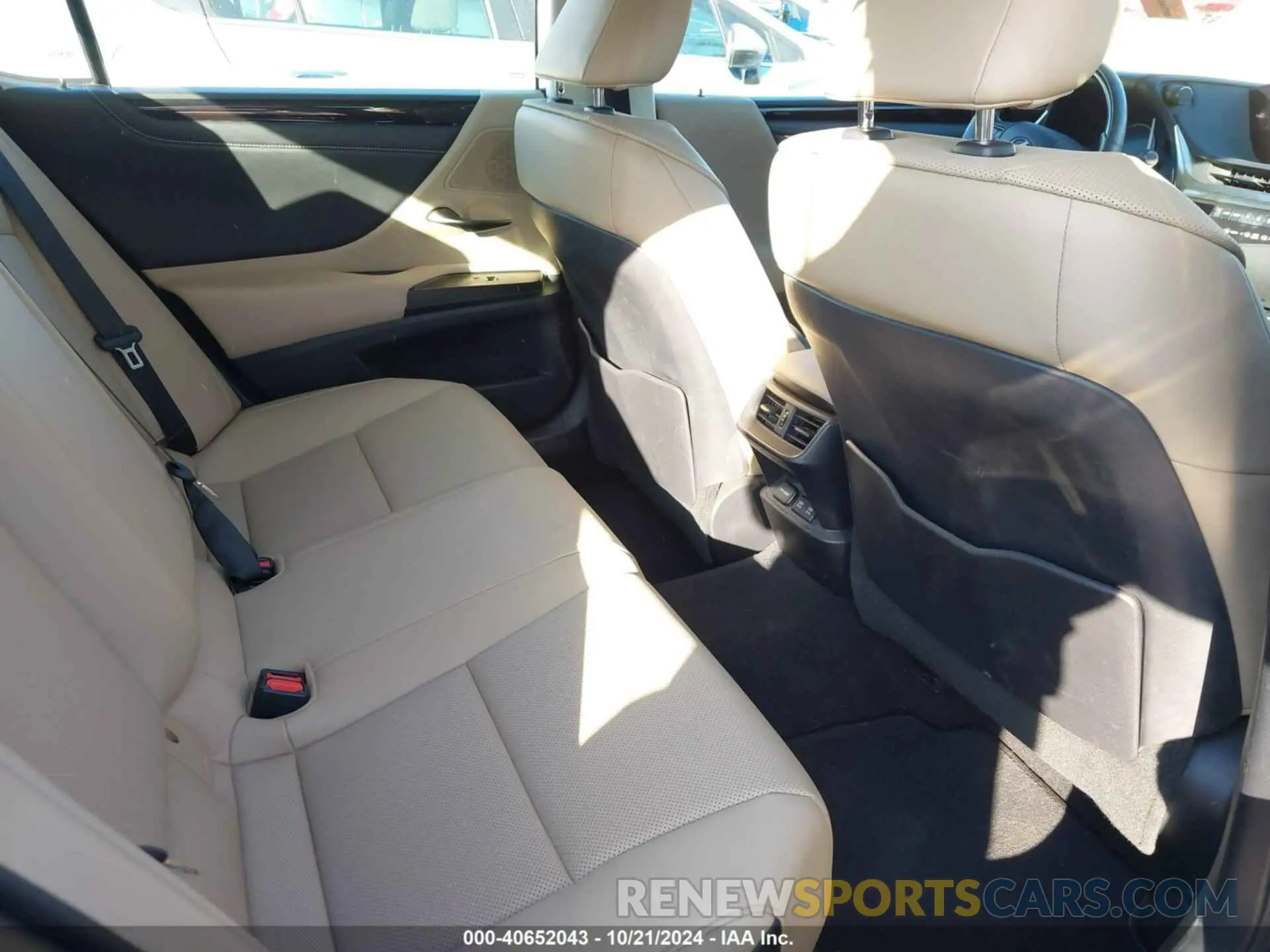 8 Photograph of a damaged car 58ADZ1B11MU086683 LEXUS ES 350 2021