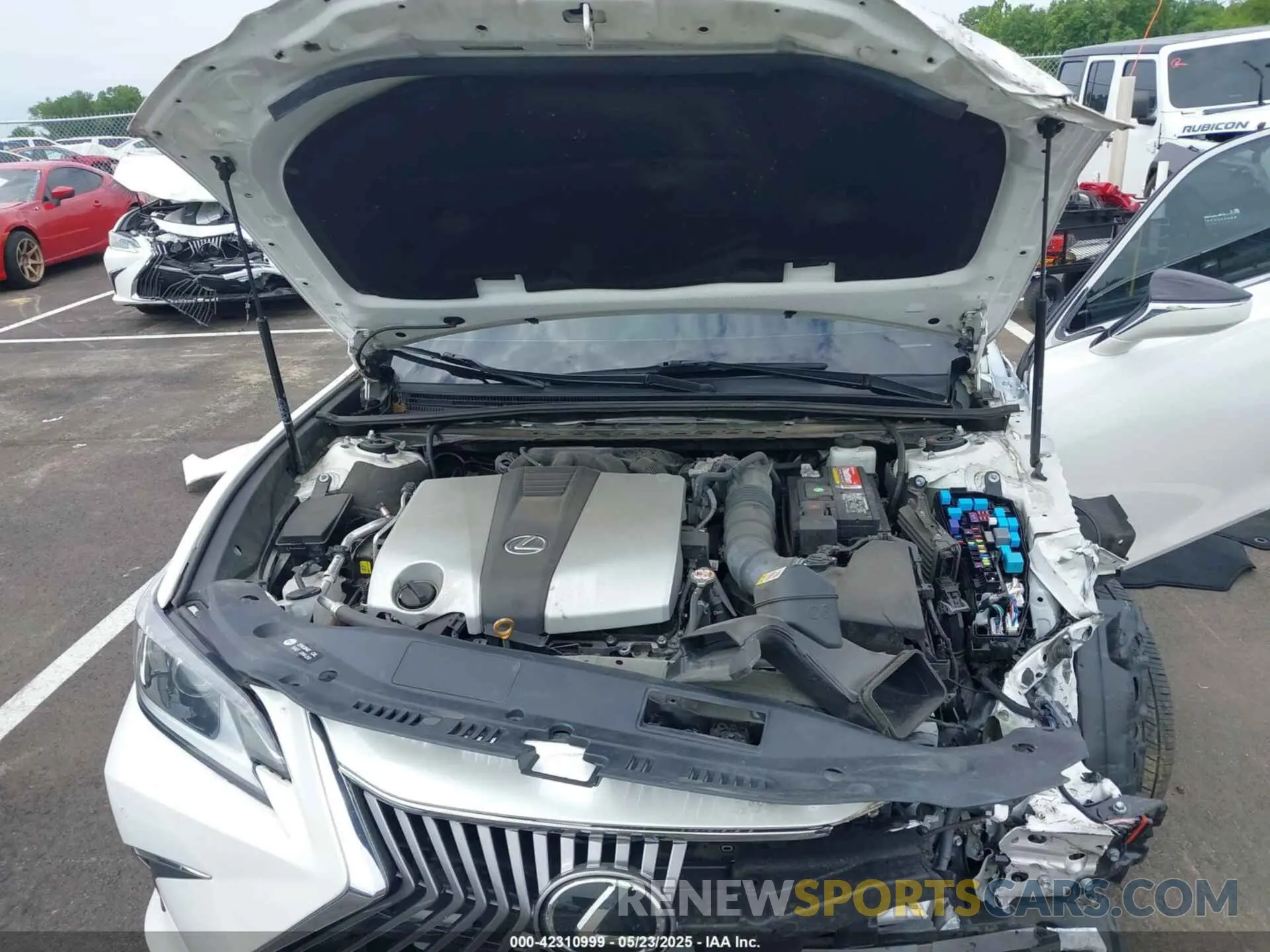10 Фотография поврежденного автомобиля 58ADZ1B14MU100799 LEXUS ES 350 2021