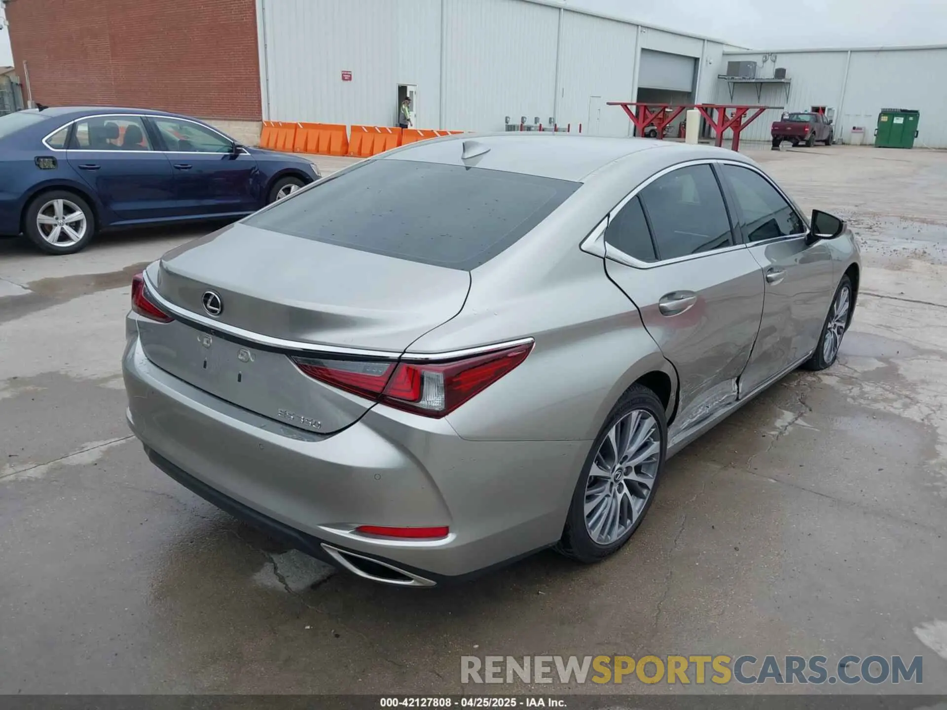 4 Фотография поврежденного автомобиля 58ADZ1B19MU098743 LEXUS ES 350 2021