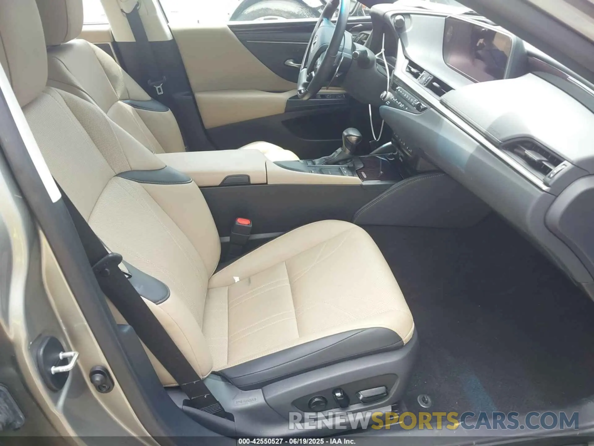 5 Photograph of a damaged car 58AFZ1B13MU108112 LEXUS ES 350 2021