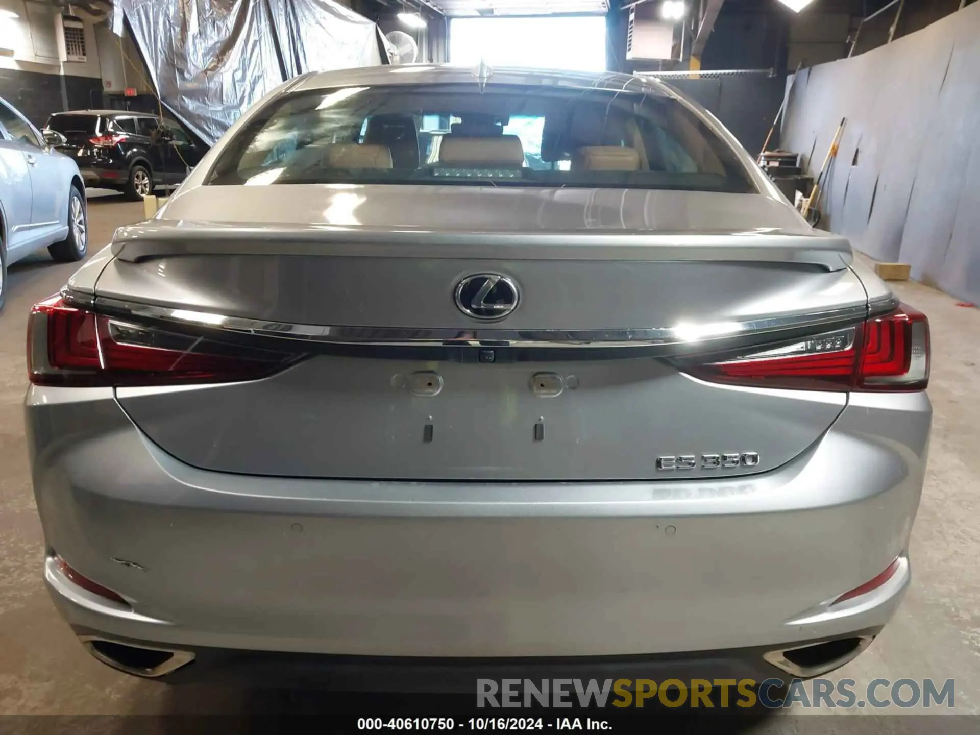 16 Photograph of a damaged car 58ADZ1B18NU120099 LEXUS ES 350 2022
